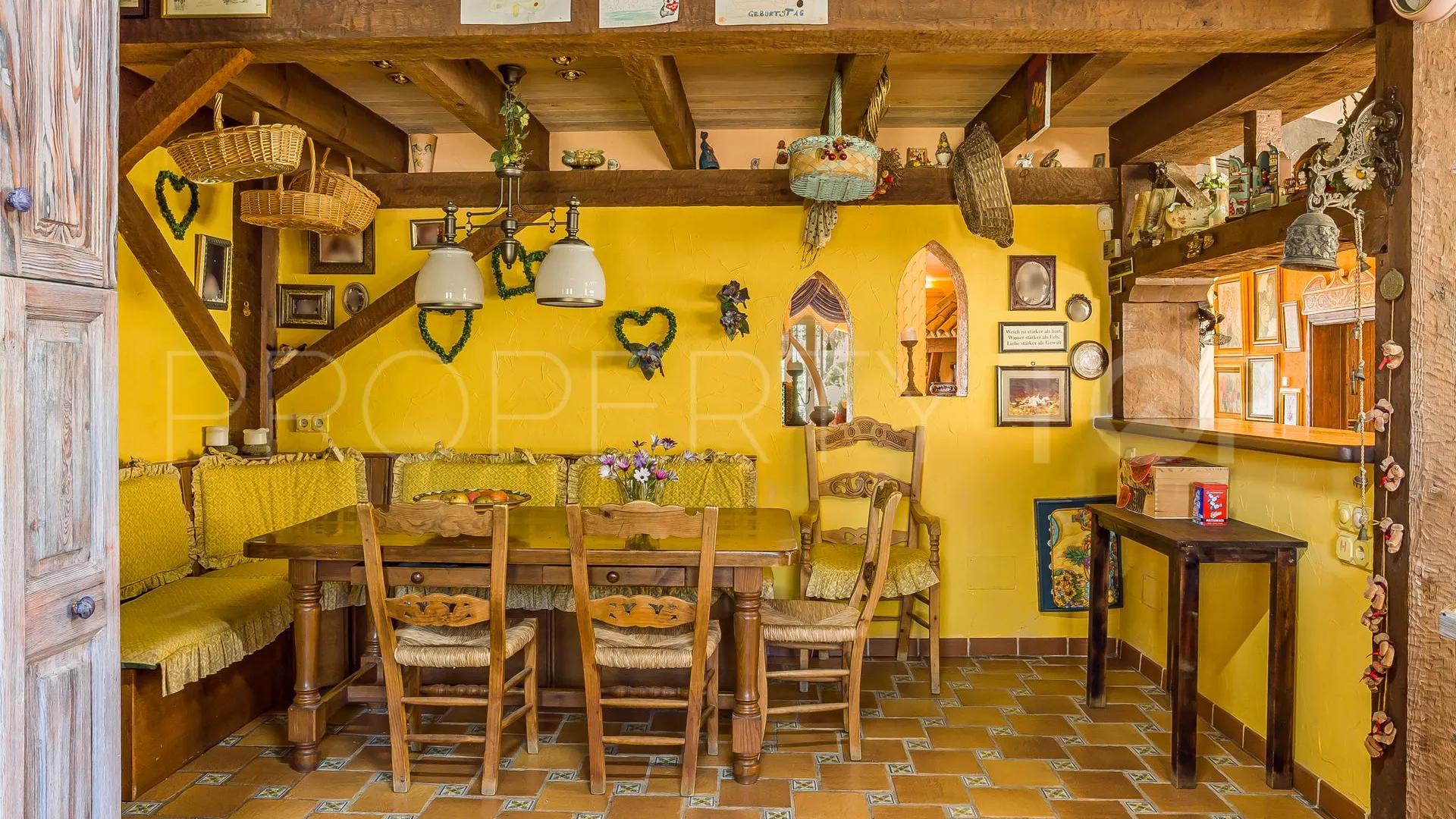 Villa for sale in Cerros del Aguila with 8 bedrooms