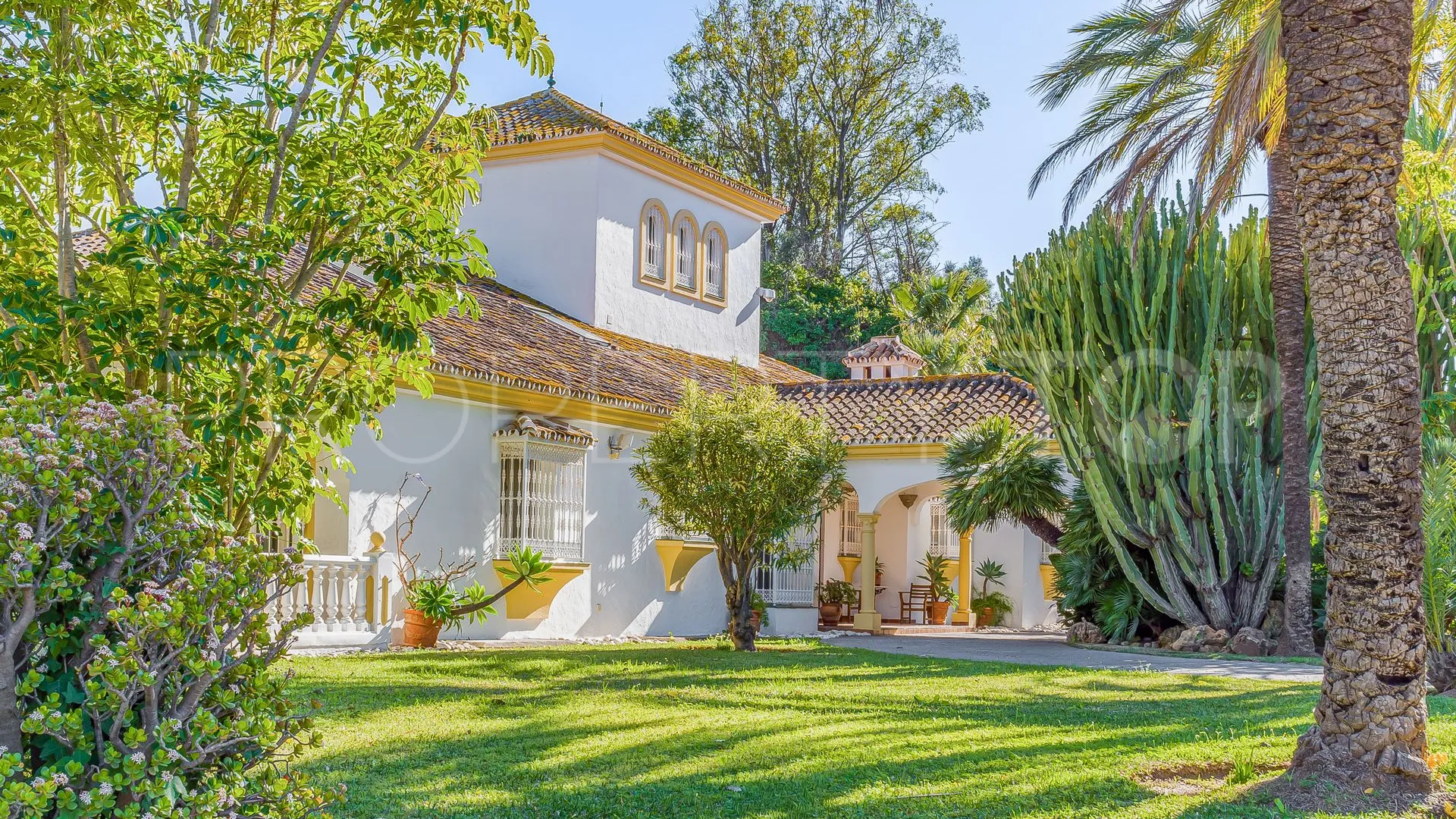 Villa for sale in Cerros del Aguila with 8 bedrooms