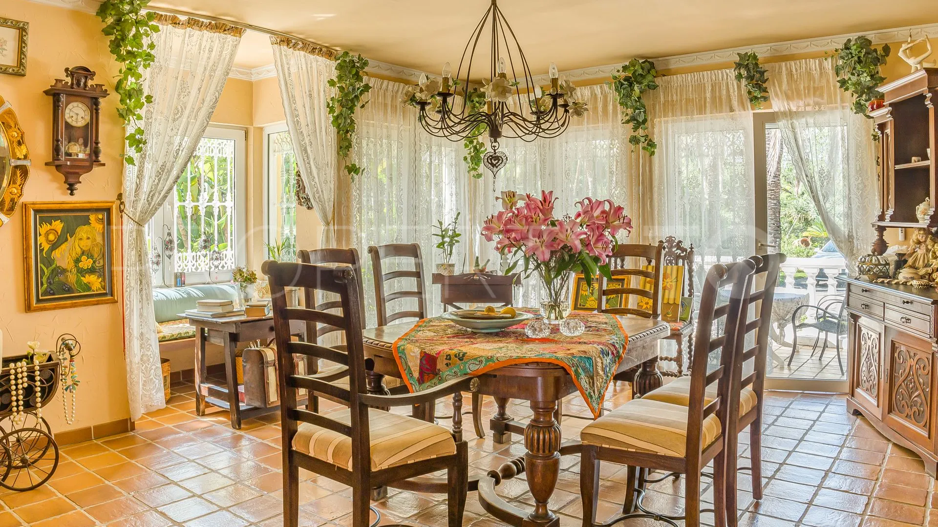 Villa for sale in Cerros del Aguila with 8 bedrooms