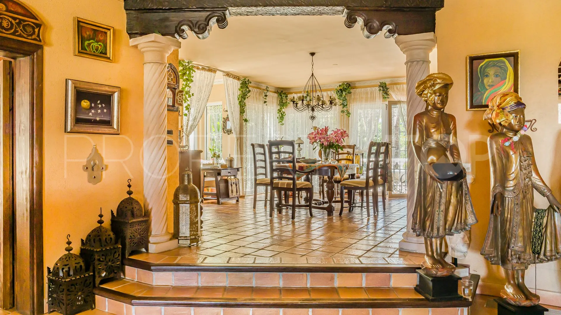 Villa for sale in Cerros del Aguila with 8 bedrooms