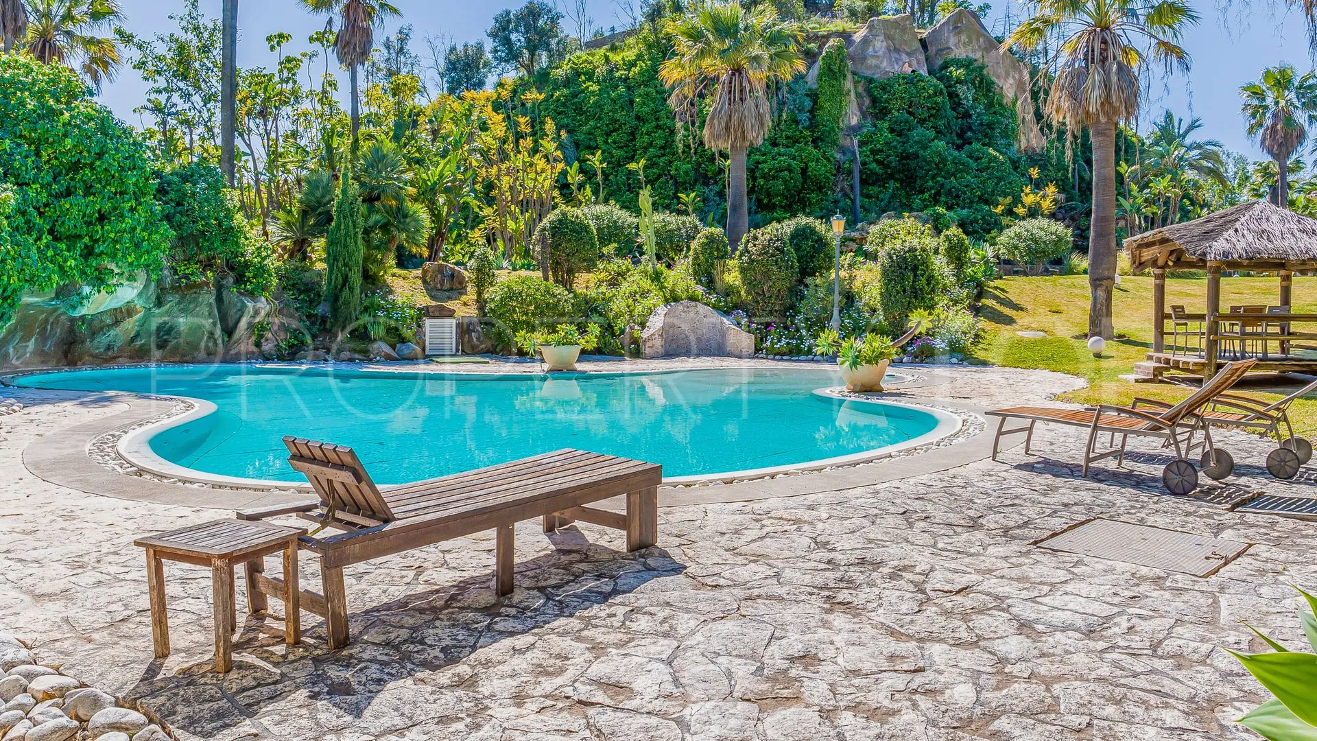 Villa for sale in Cerros del Aguila with 8 bedrooms