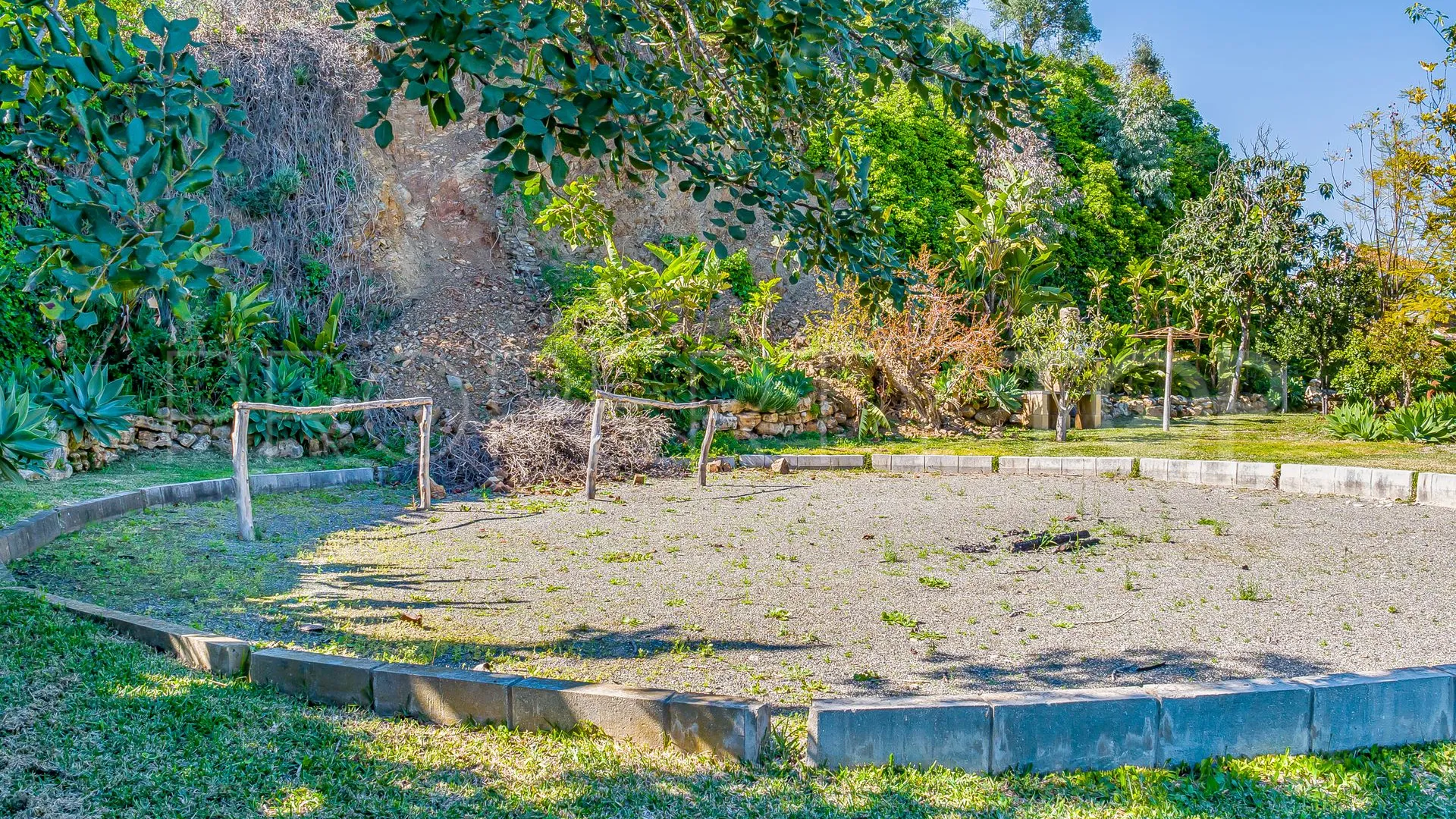 Villa for sale in Cerros del Aguila with 8 bedrooms