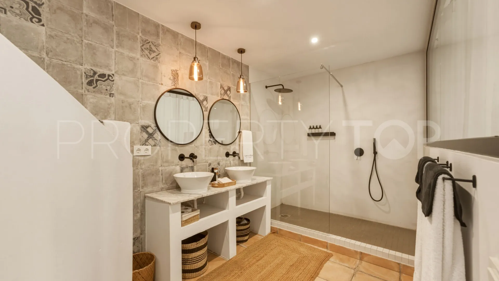 Buy villa in Mijas Pueblo with 6 bedrooms