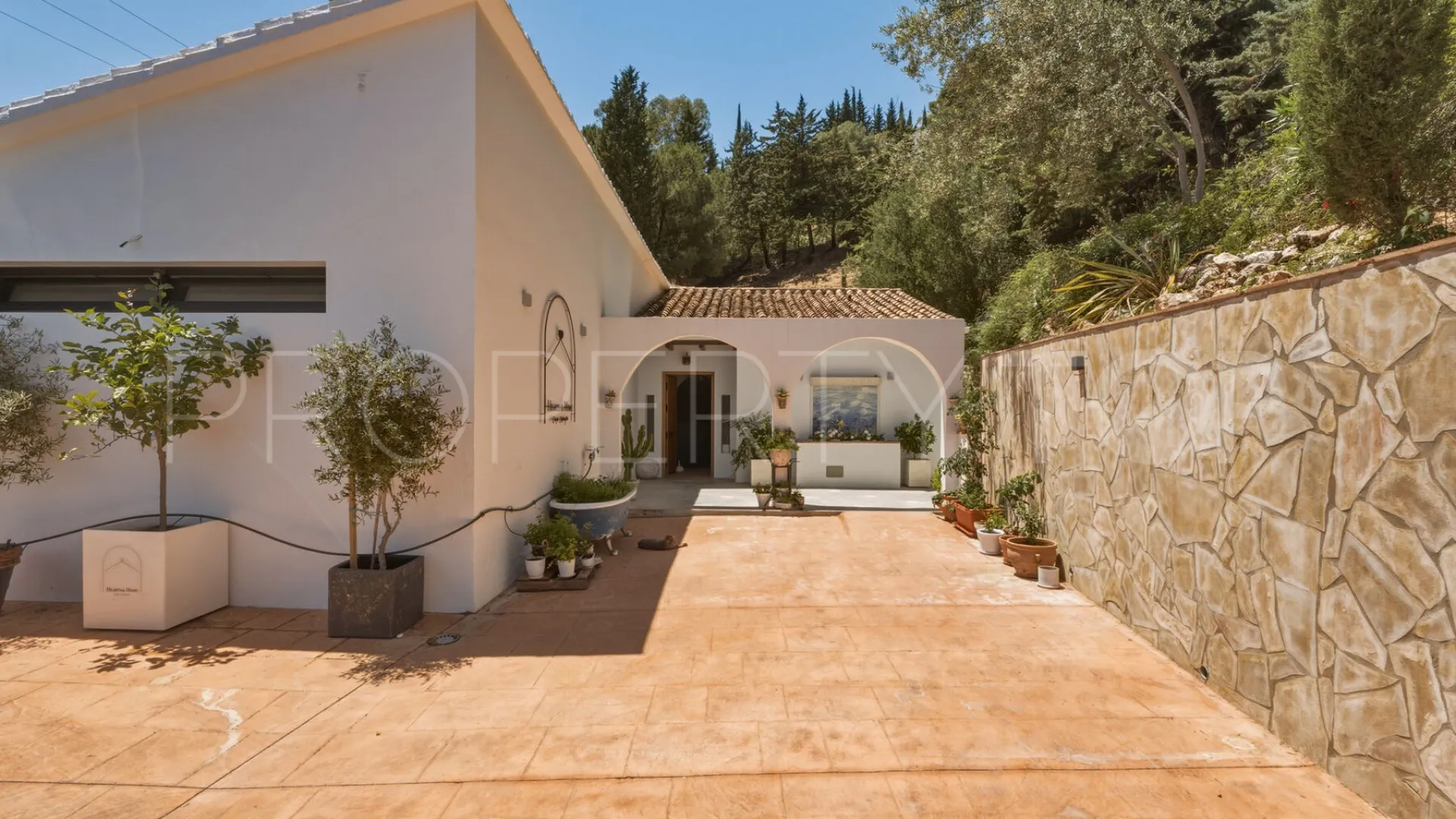 Buy villa in Mijas Pueblo with 6 bedrooms