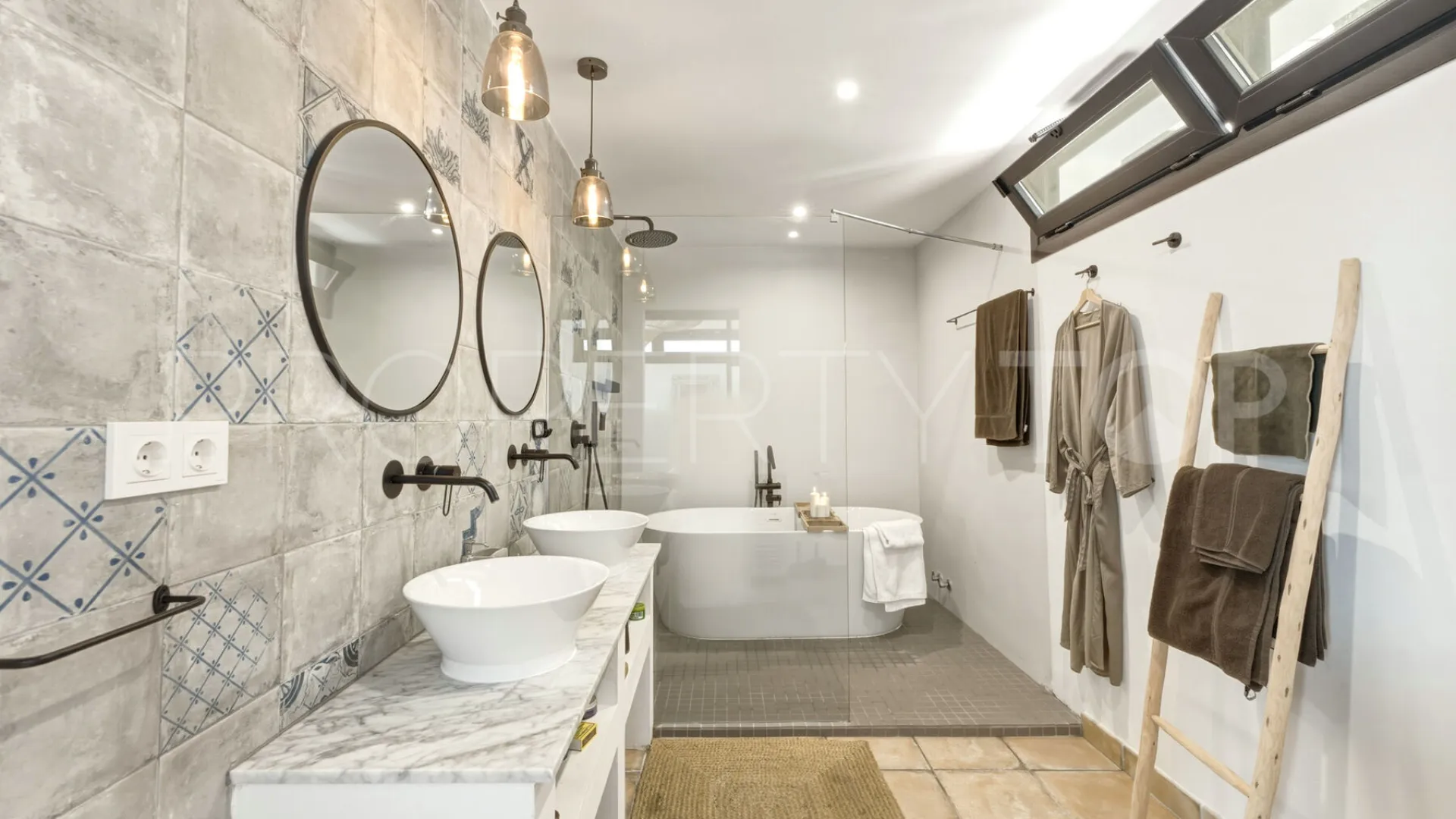 Buy villa in Mijas Pueblo with 6 bedrooms