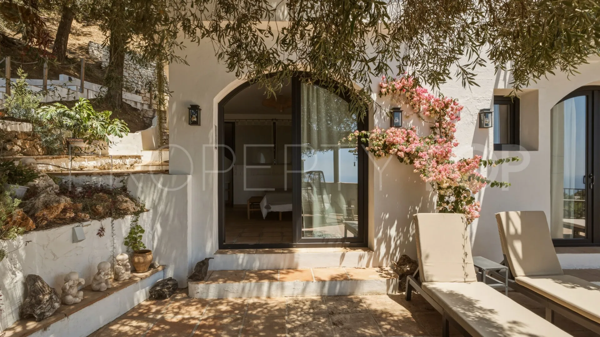 Buy villa in Mijas Pueblo with 6 bedrooms