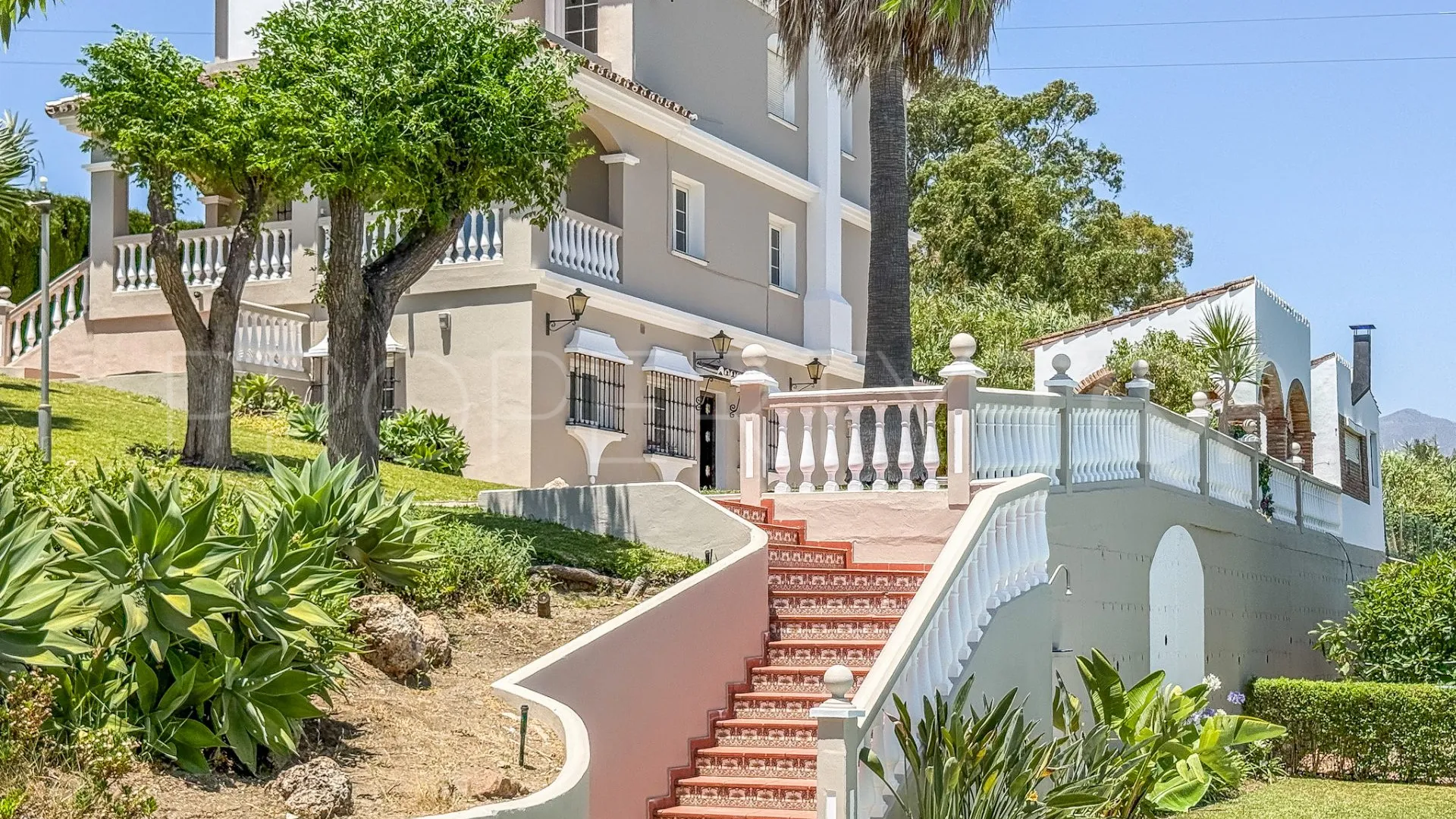 Villa a la venta con 5 dormitorios en El Padron