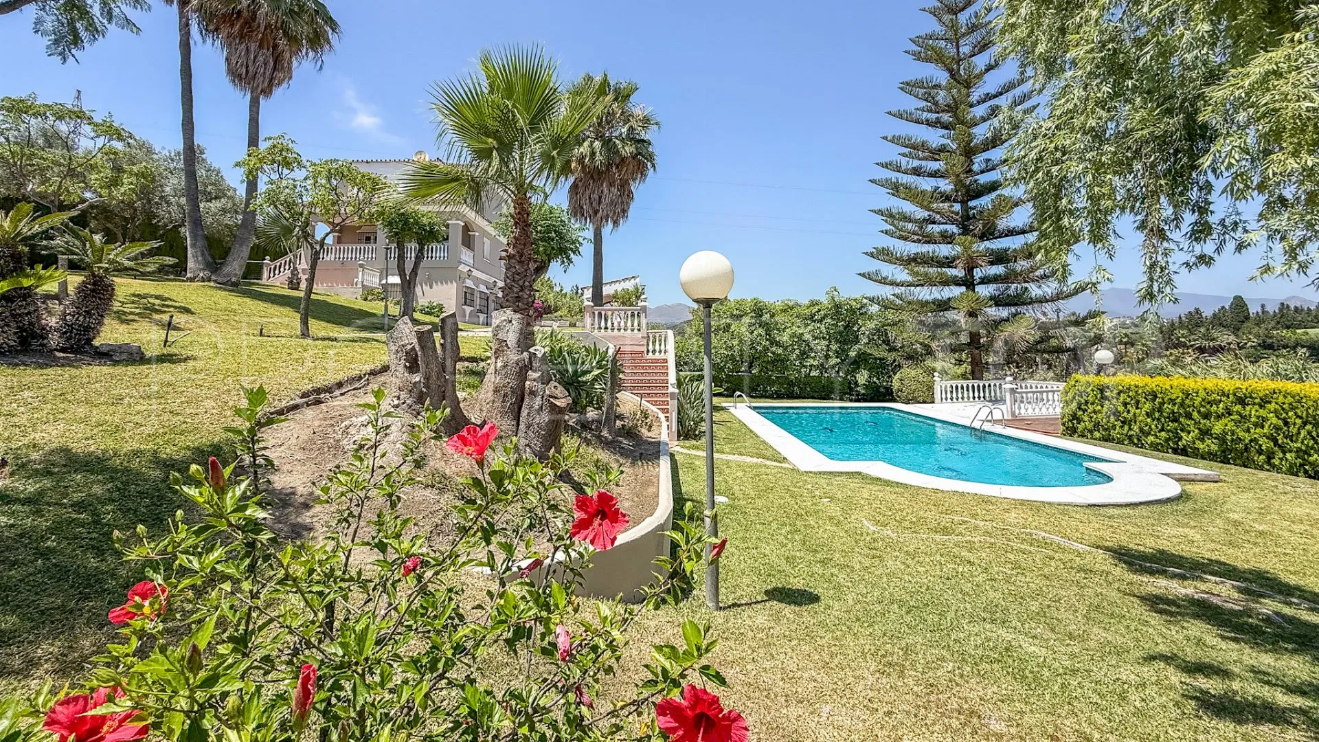 Villa a la venta con 5 dormitorios en El Padron