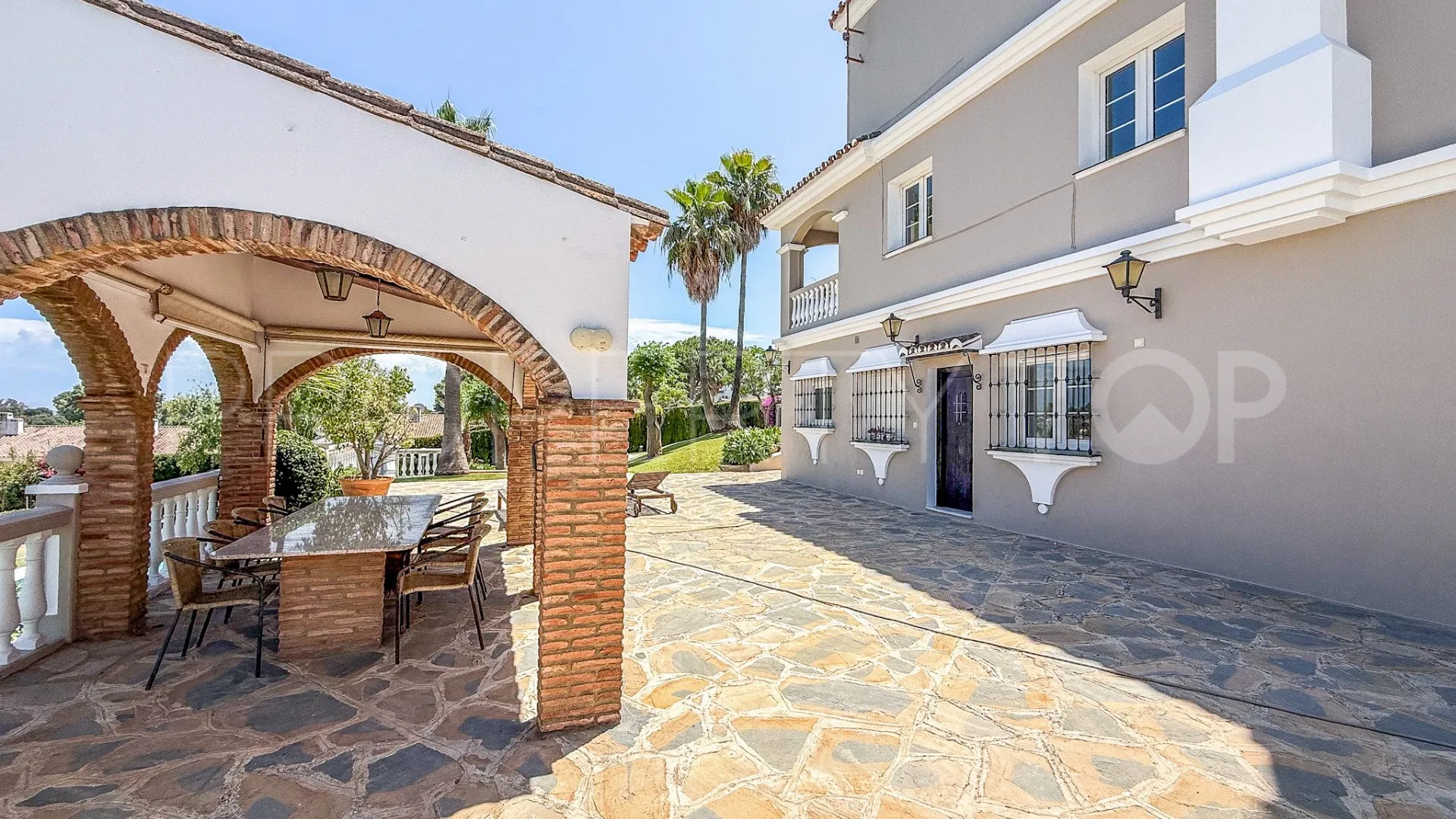 Villa a la venta con 5 dormitorios en El Padron