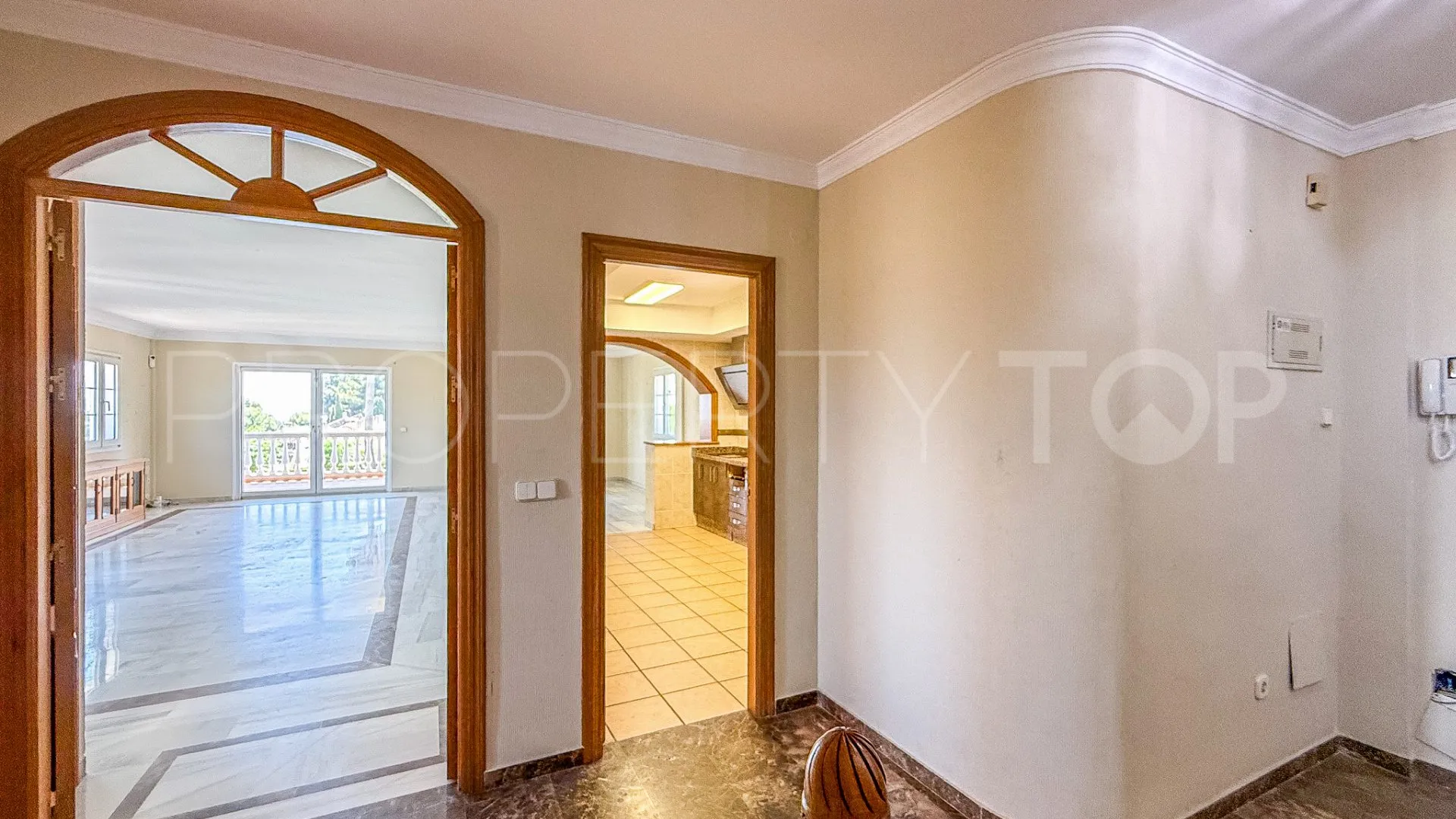 Villa a la venta con 5 dormitorios en El Padron