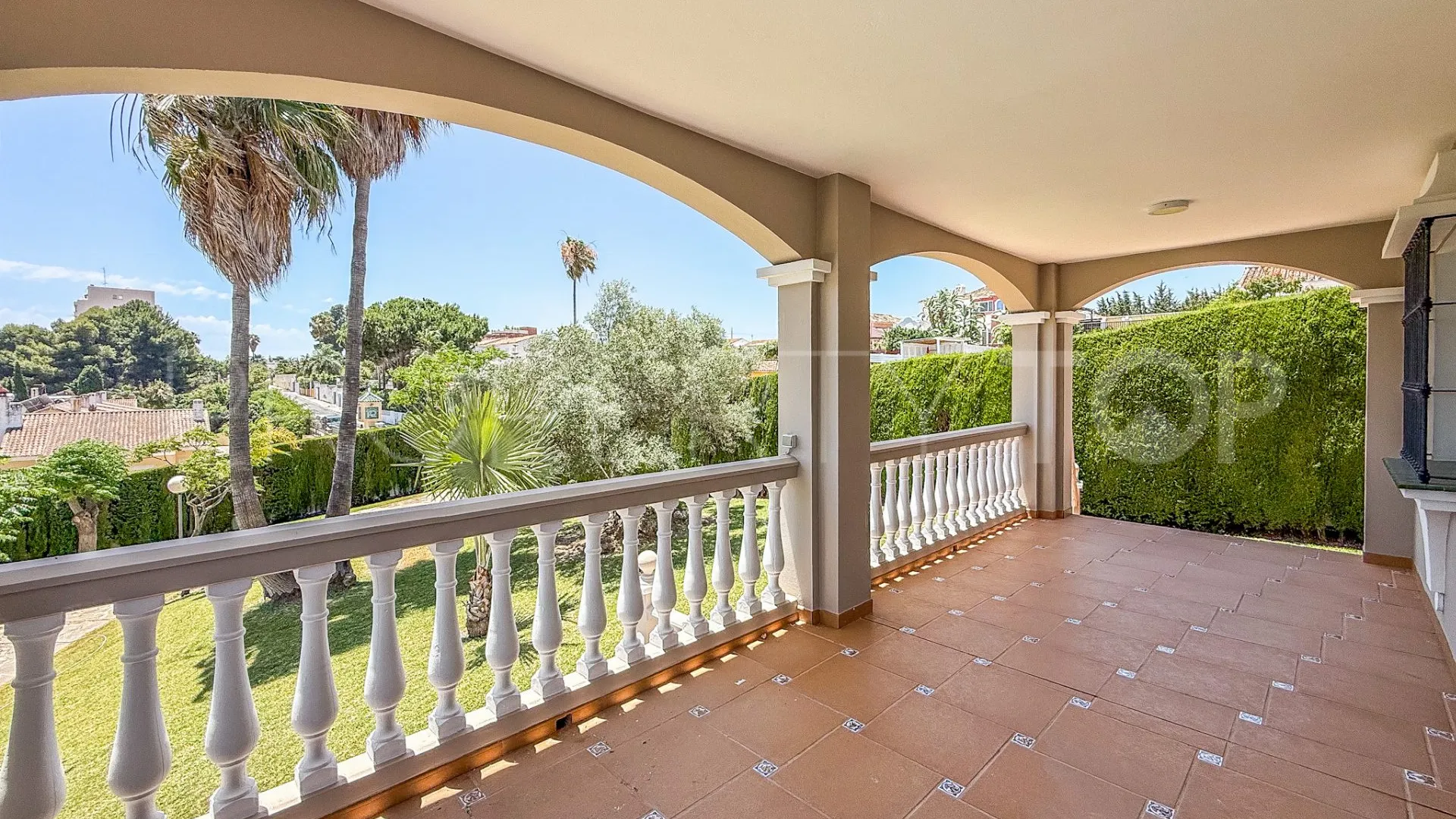 Villa a la venta con 5 dormitorios en El Padron