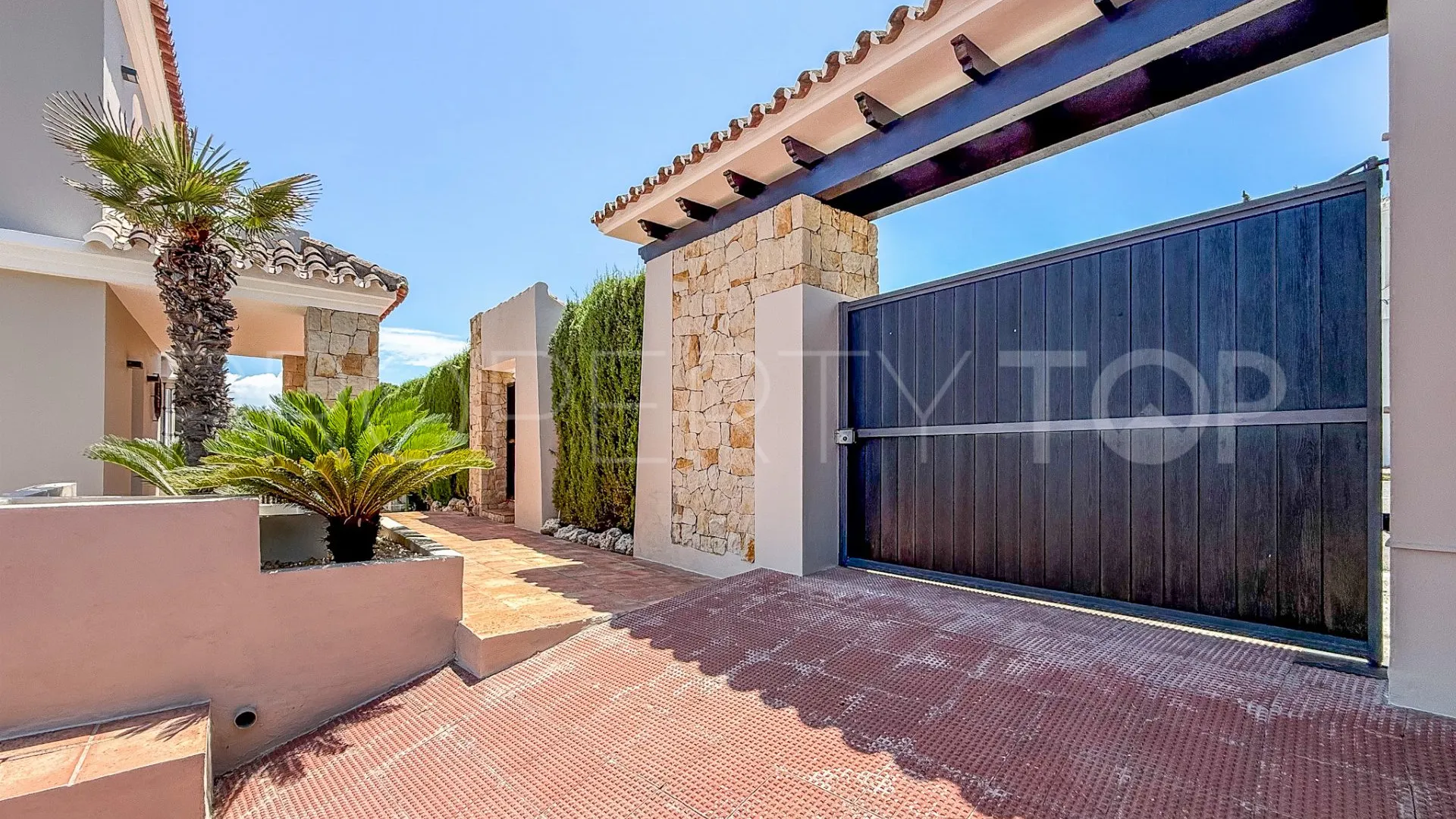 Villa a la venta con 5 dormitorios en El Padron