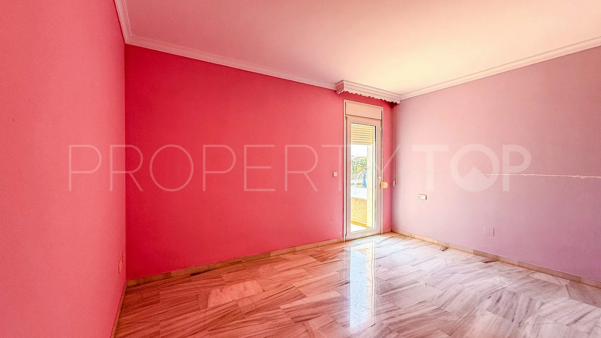 Villa a la venta con 5 dormitorios en El Padron