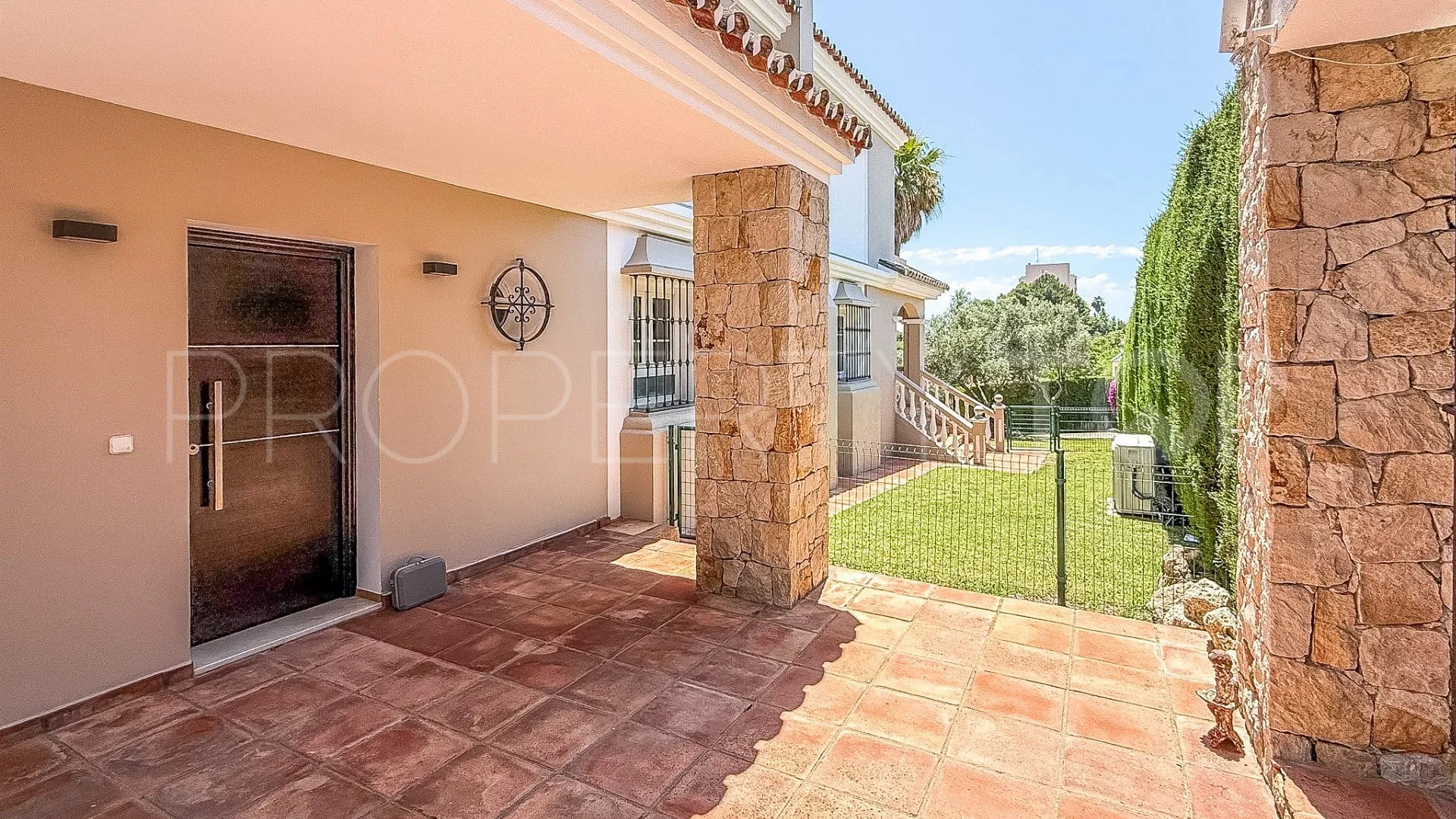 Villa a la venta con 5 dormitorios en El Padron