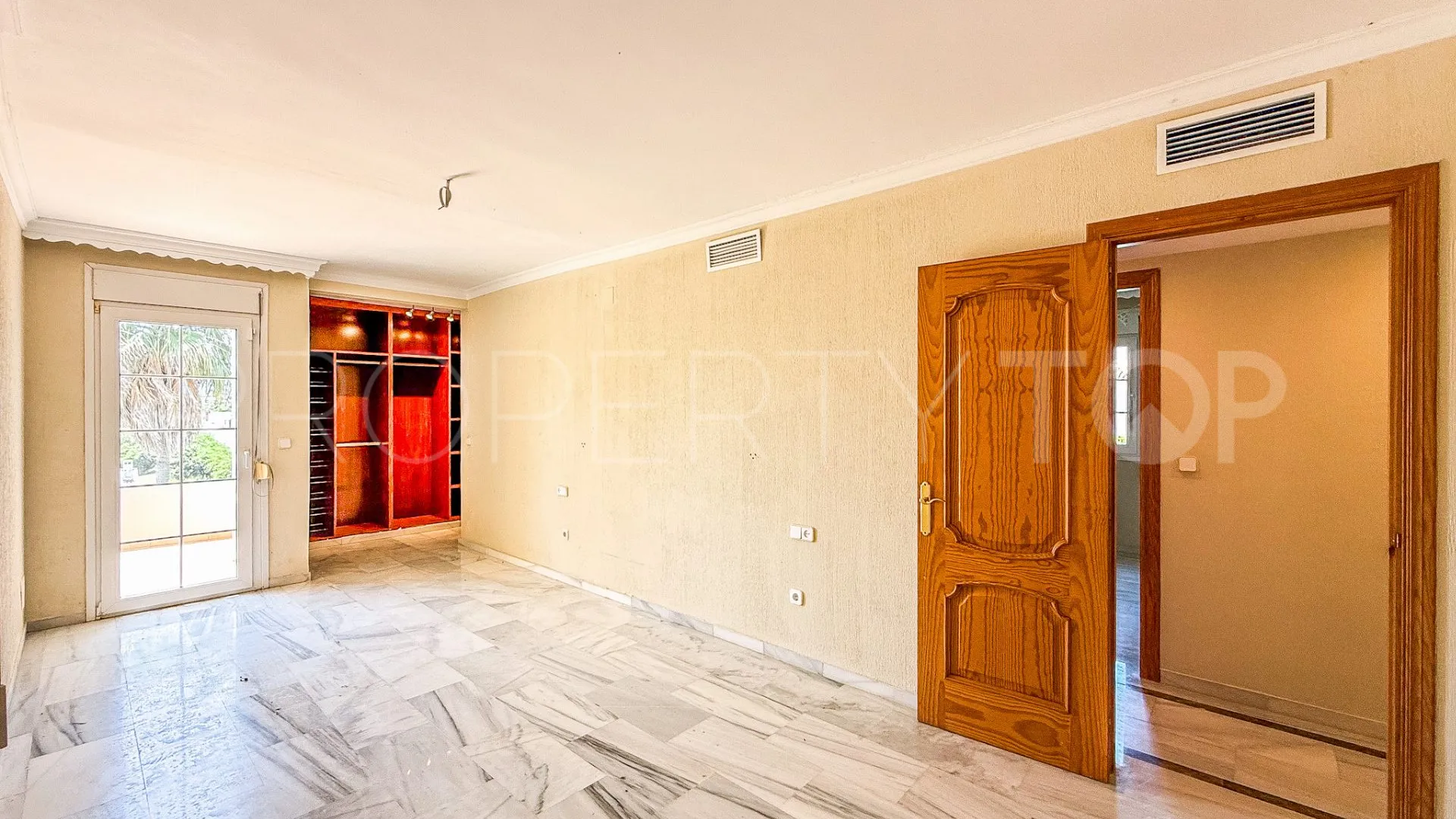 Villa a la venta con 5 dormitorios en El Padron
