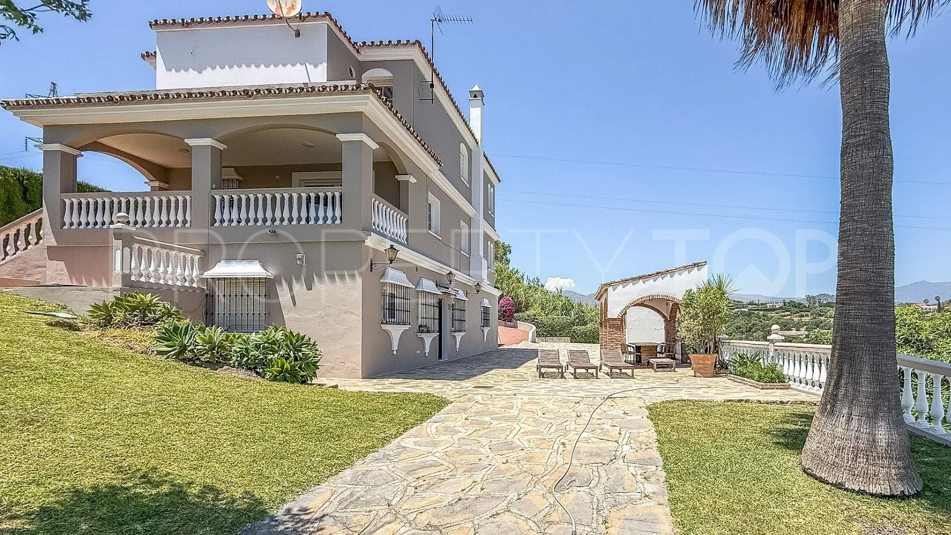 Villa a la venta con 5 dormitorios en El Padron