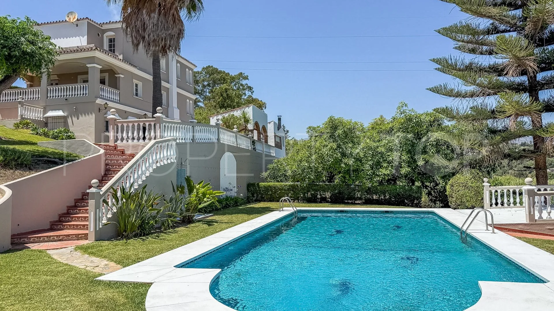Villa a la venta con 5 dormitorios en El Padron