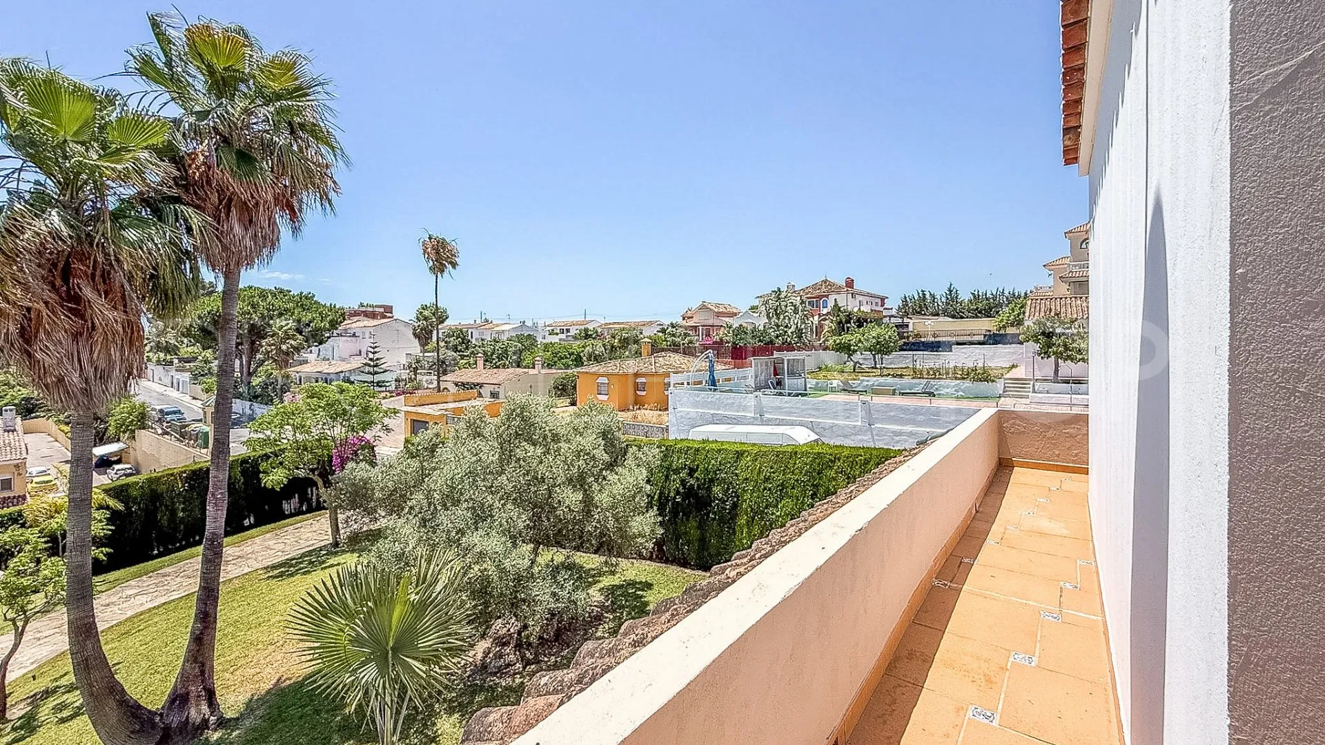 Villa a la venta con 5 dormitorios en El Padron