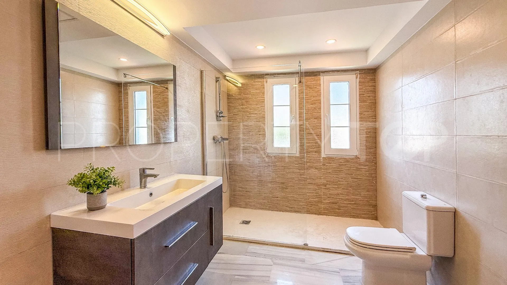 Villa a la venta con 5 dormitorios en El Padron