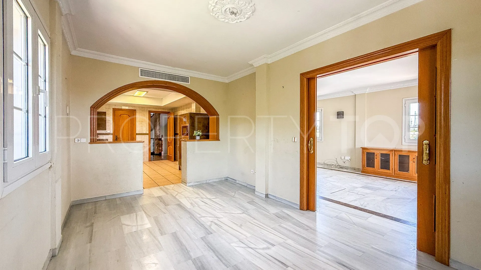 Villa a la venta con 5 dormitorios en El Padron