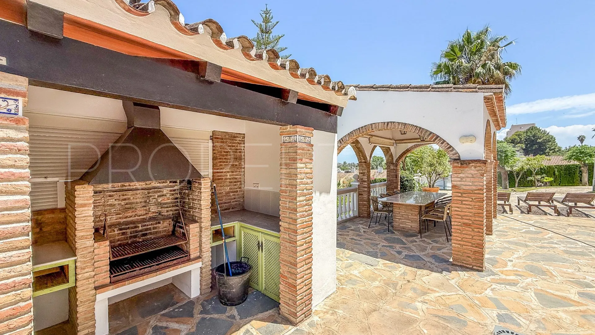 Villa a la venta con 5 dormitorios en El Padron