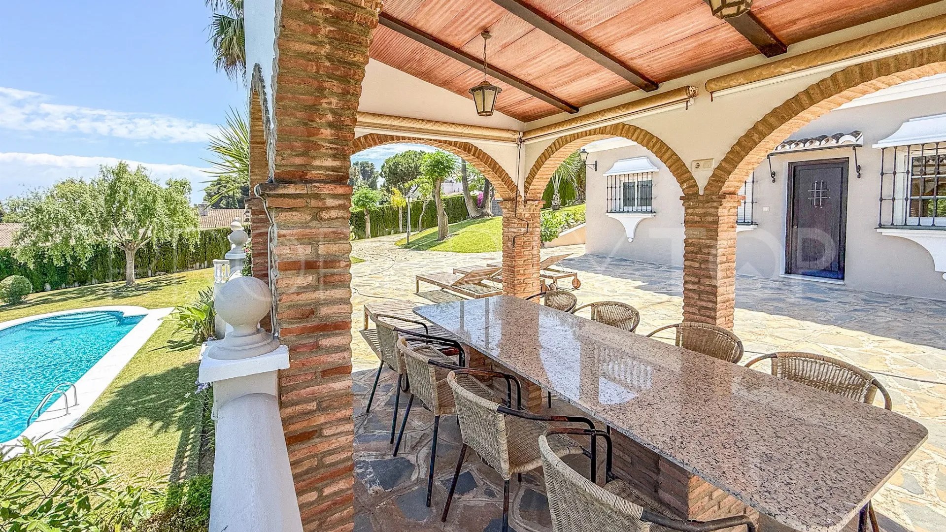 Villa a la venta con 5 dormitorios en El Padron