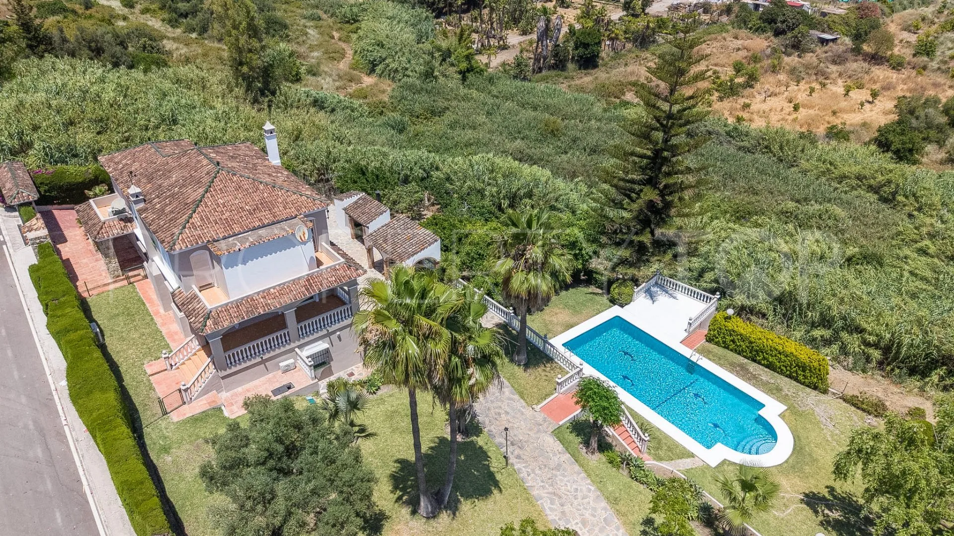 Villa a la venta con 5 dormitorios en El Padron