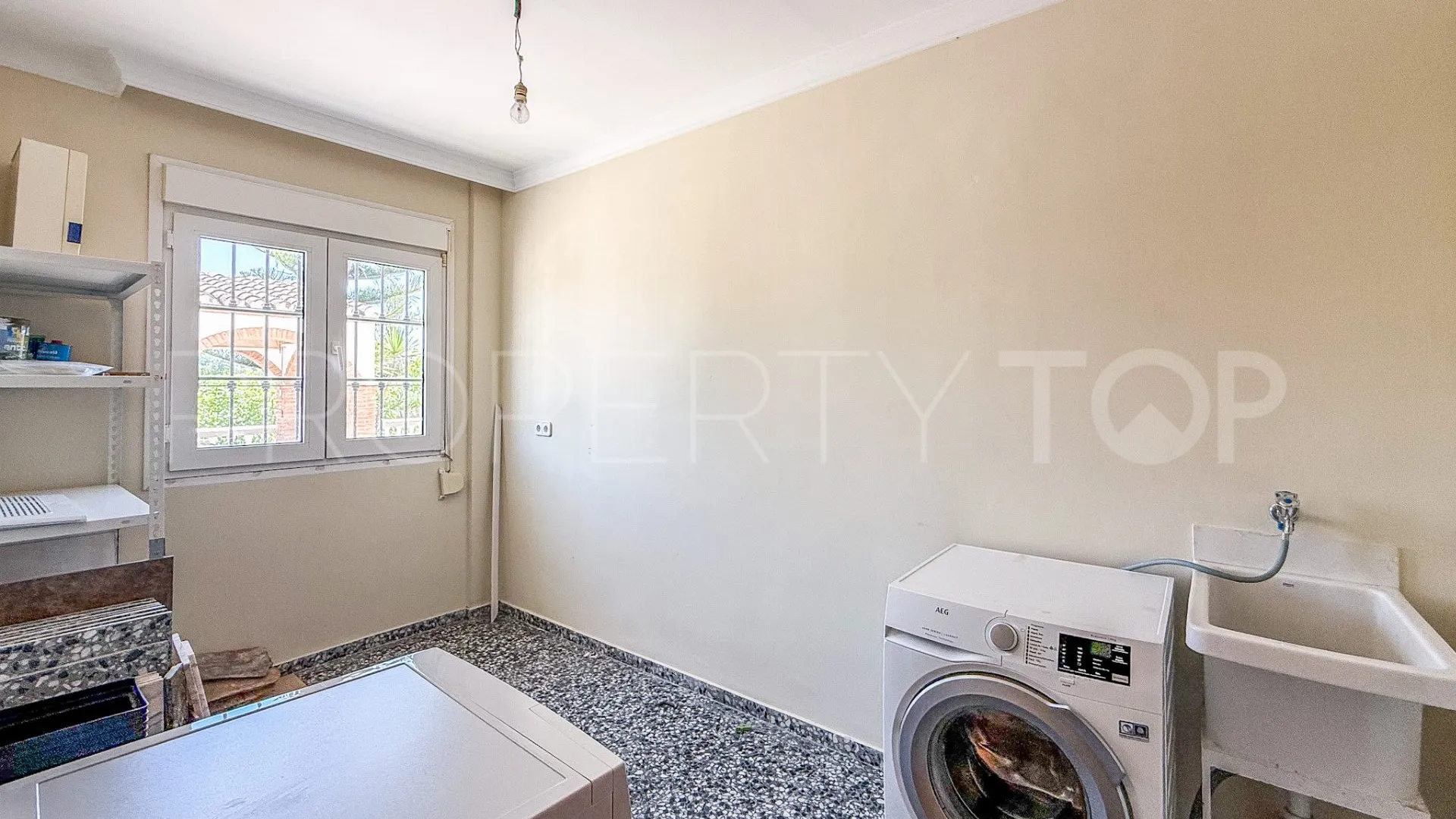 Villa a la venta con 5 dormitorios en El Padron