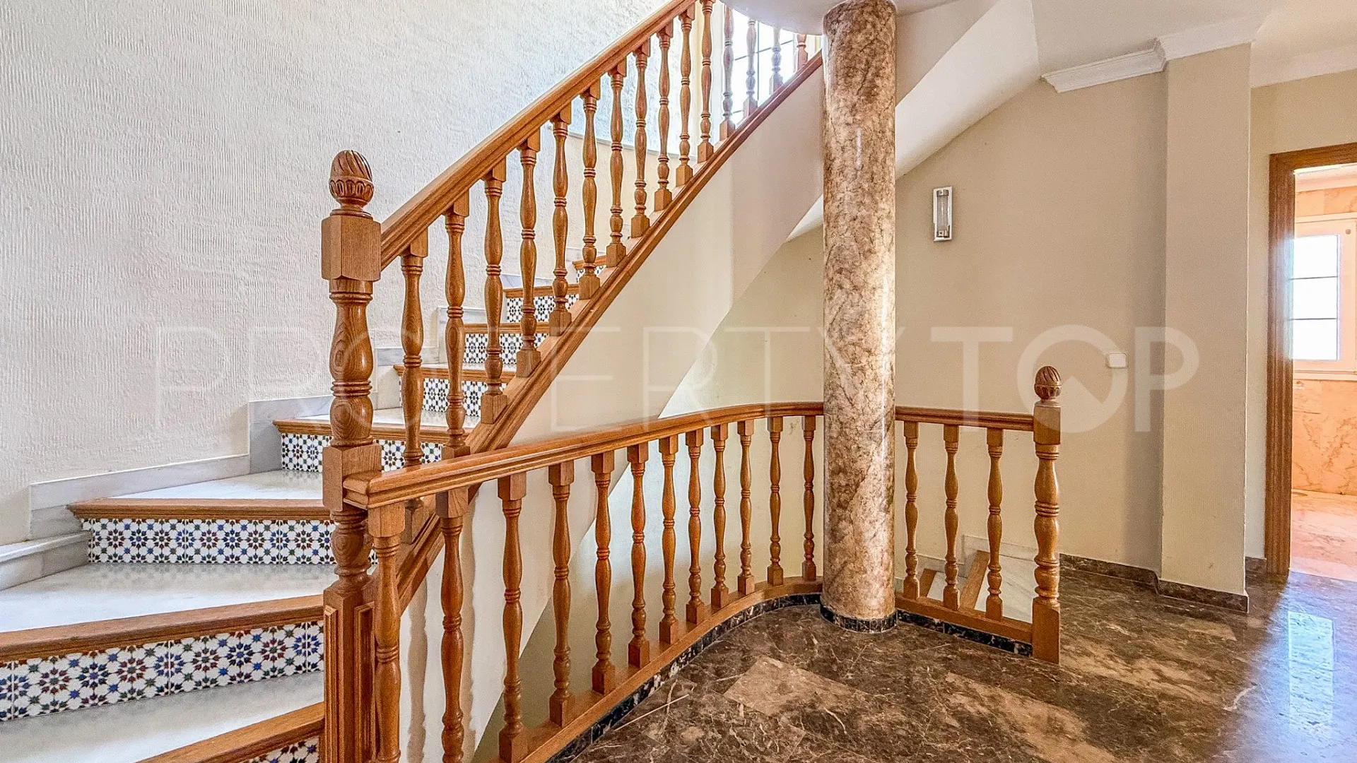 Villa a la venta con 5 dormitorios en El Padron