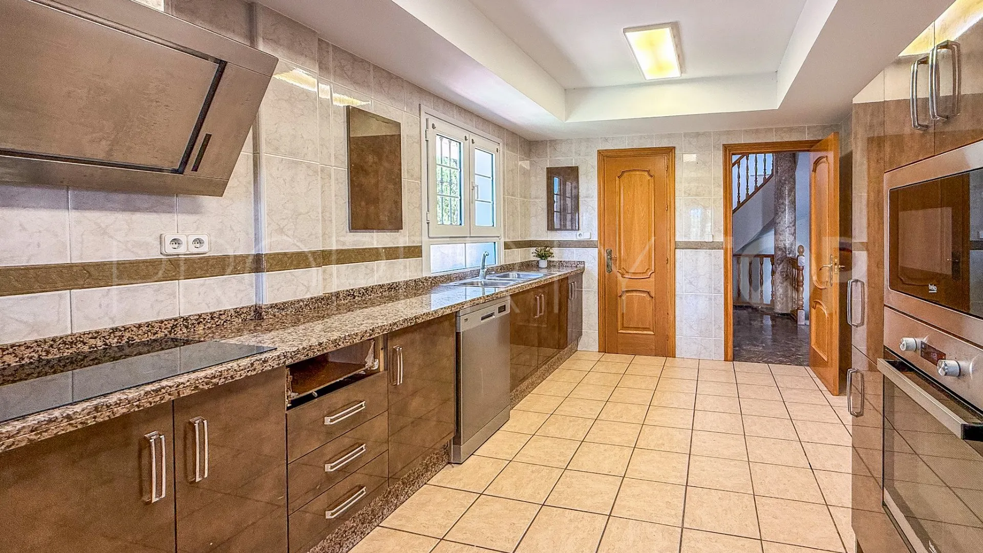 Villa a la venta con 5 dormitorios en El Padron