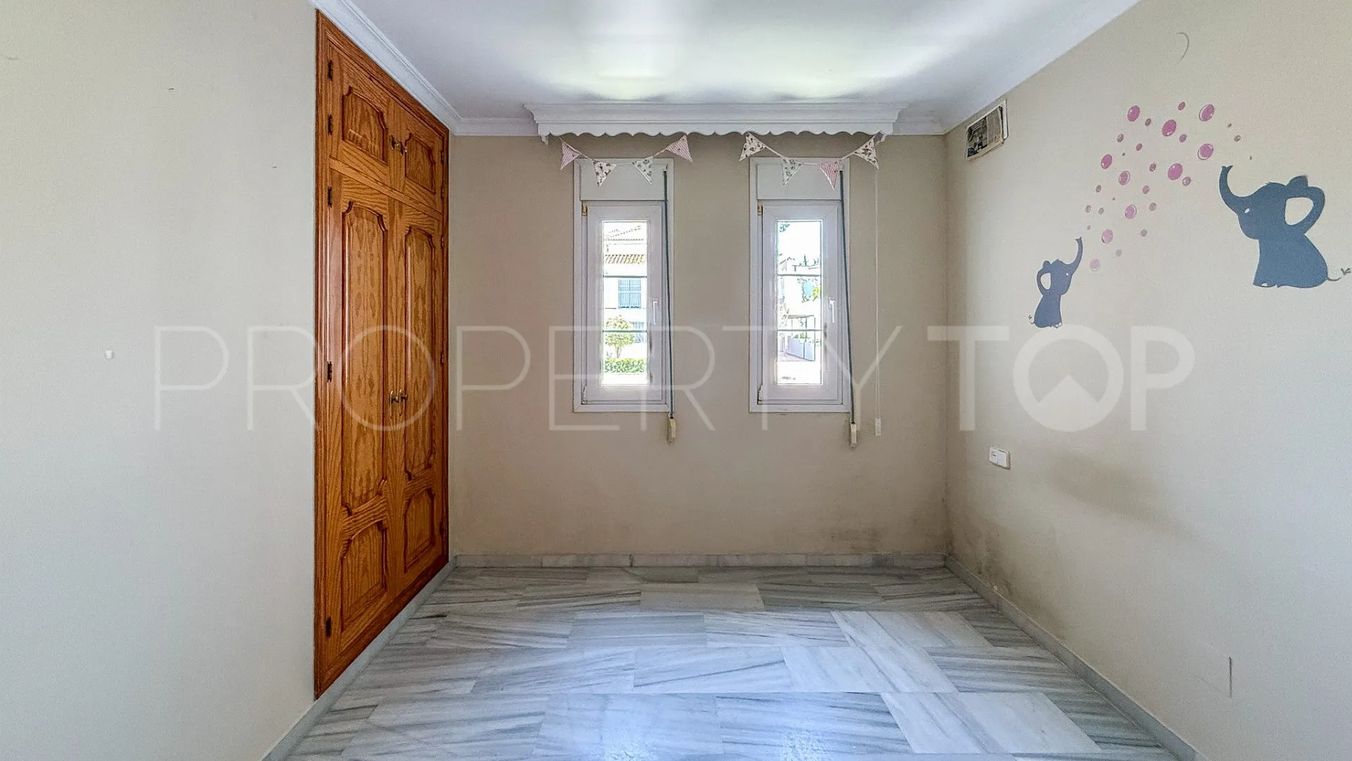 Villa a la venta con 5 dormitorios en El Padron