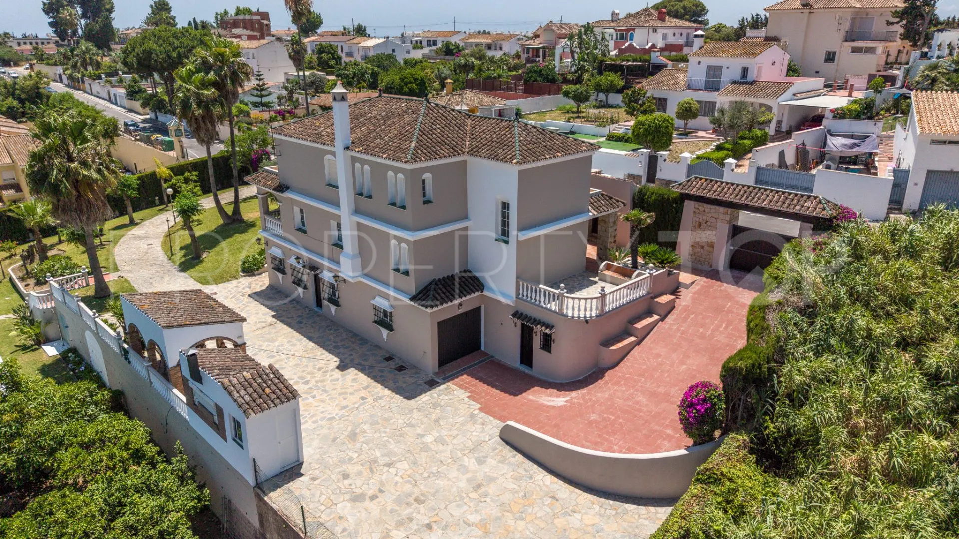 Villa a la venta con 5 dormitorios en El Padron