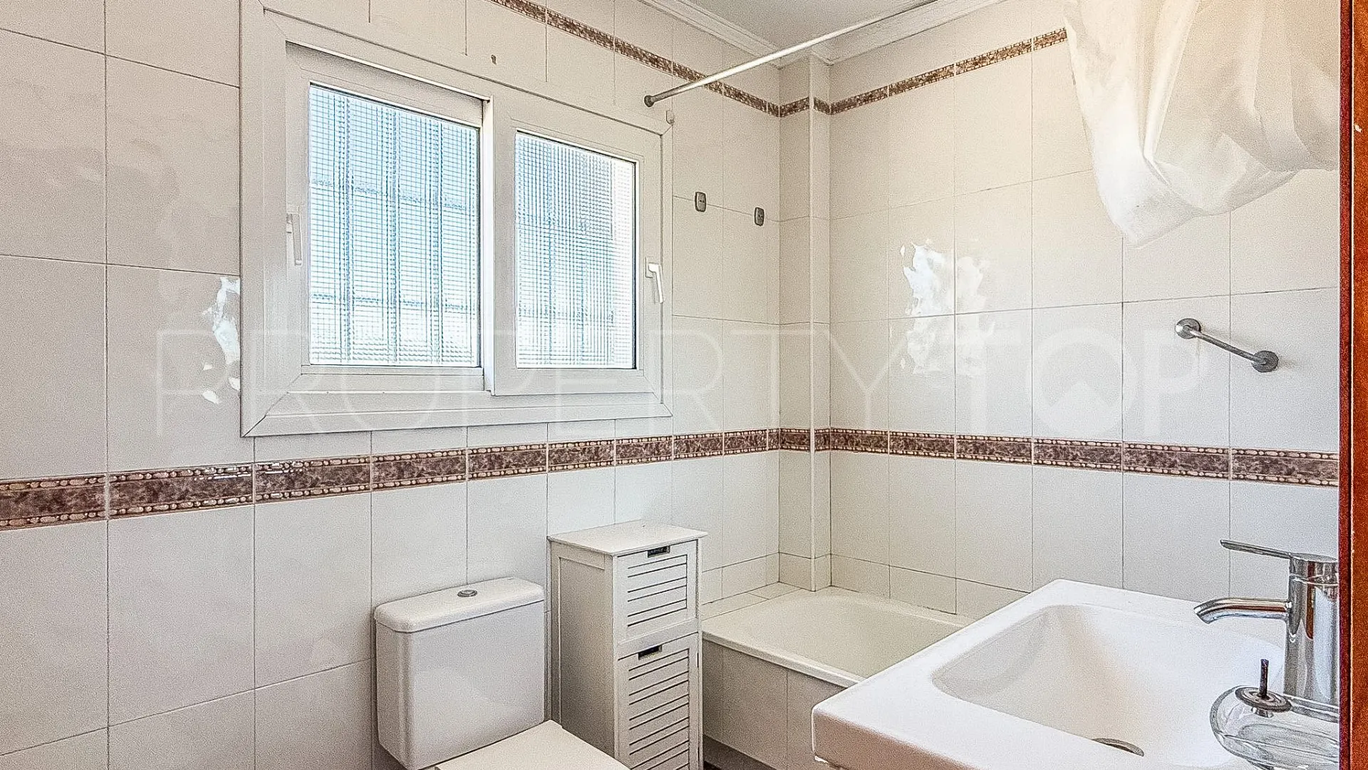 Villa a la venta con 5 dormitorios en El Padron