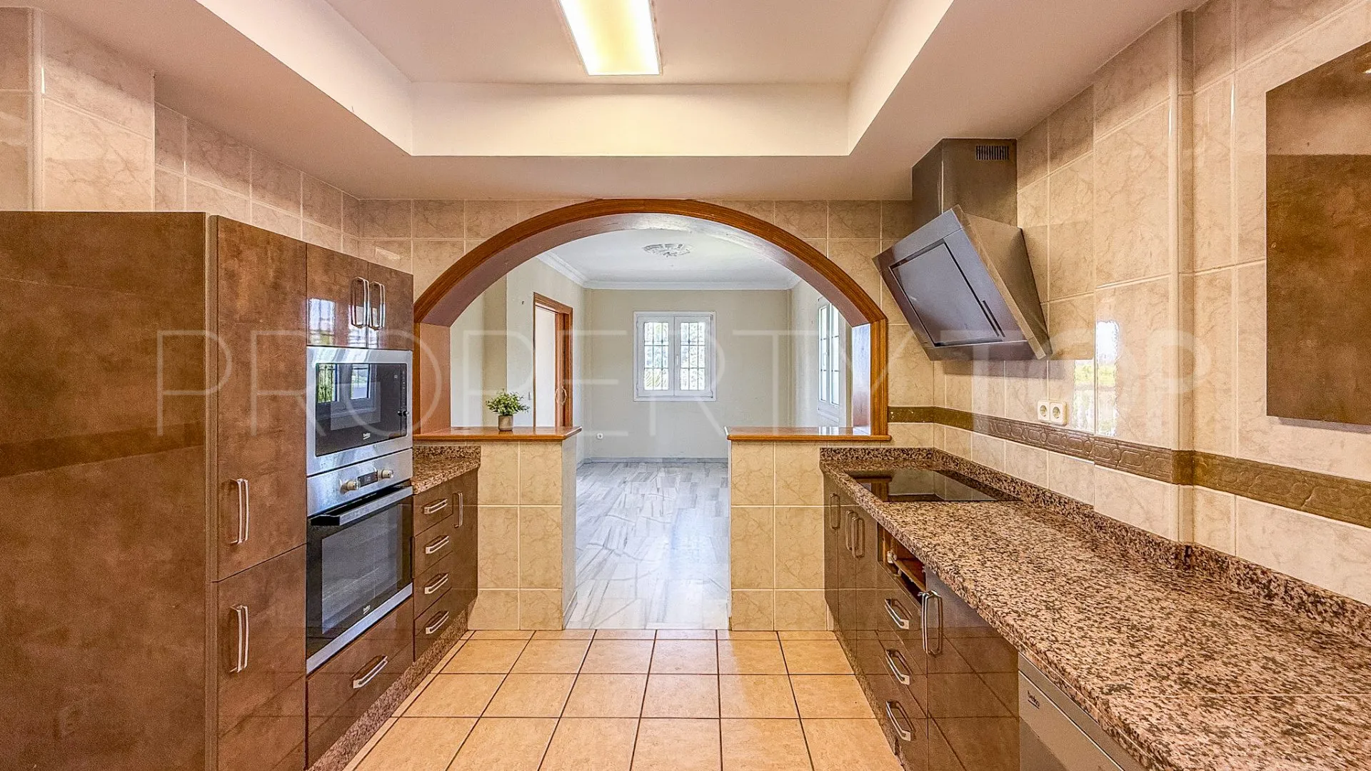 Villa a la venta con 5 dormitorios en El Padron