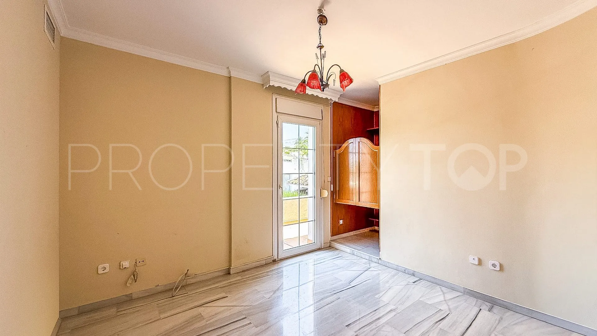 Villa a la venta con 5 dormitorios en El Padron