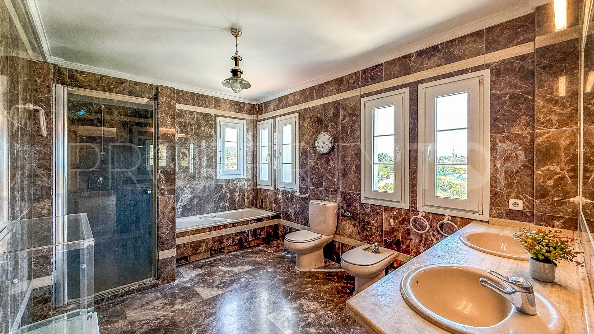 Villa a la venta con 5 dormitorios en El Padron