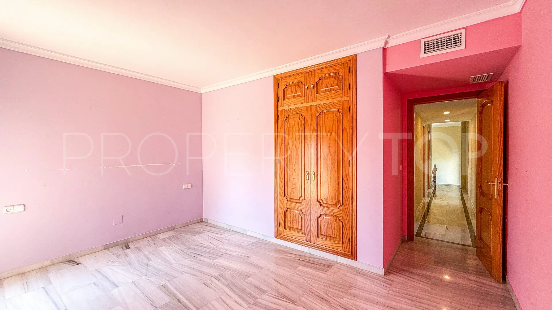 Villa a la venta con 5 dormitorios en El Padron