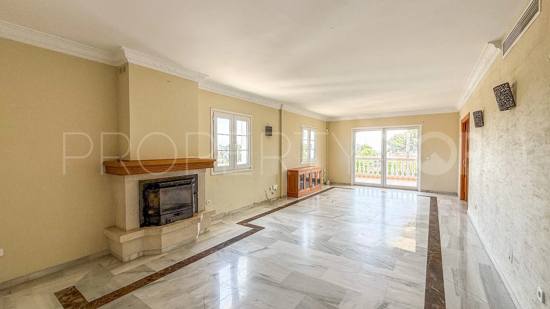 Villa a la venta con 5 dormitorios en El Padron