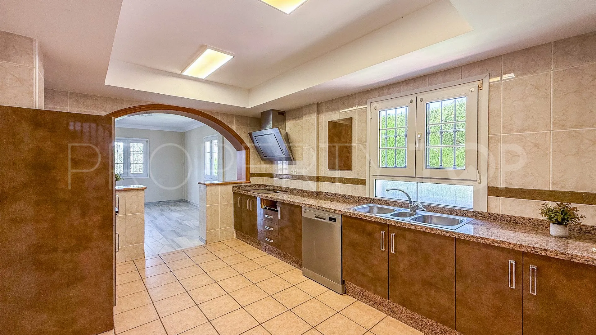 Villa a la venta con 5 dormitorios en El Padron
