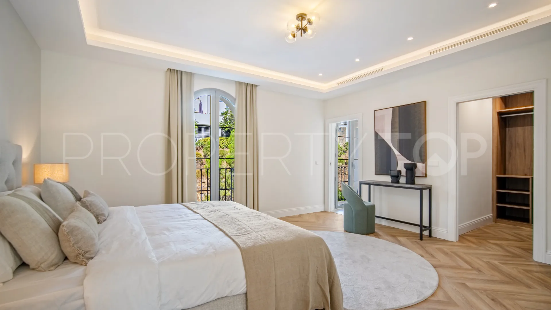 Los Arqueros villa for sale