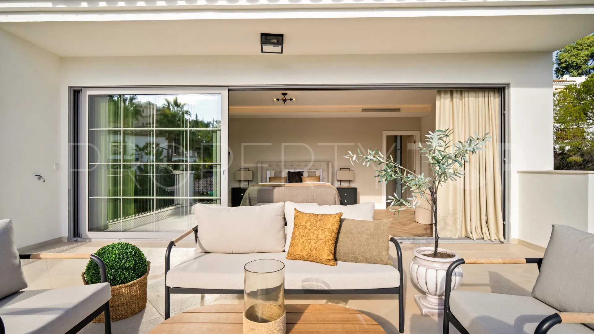 Los Arqueros villa for sale