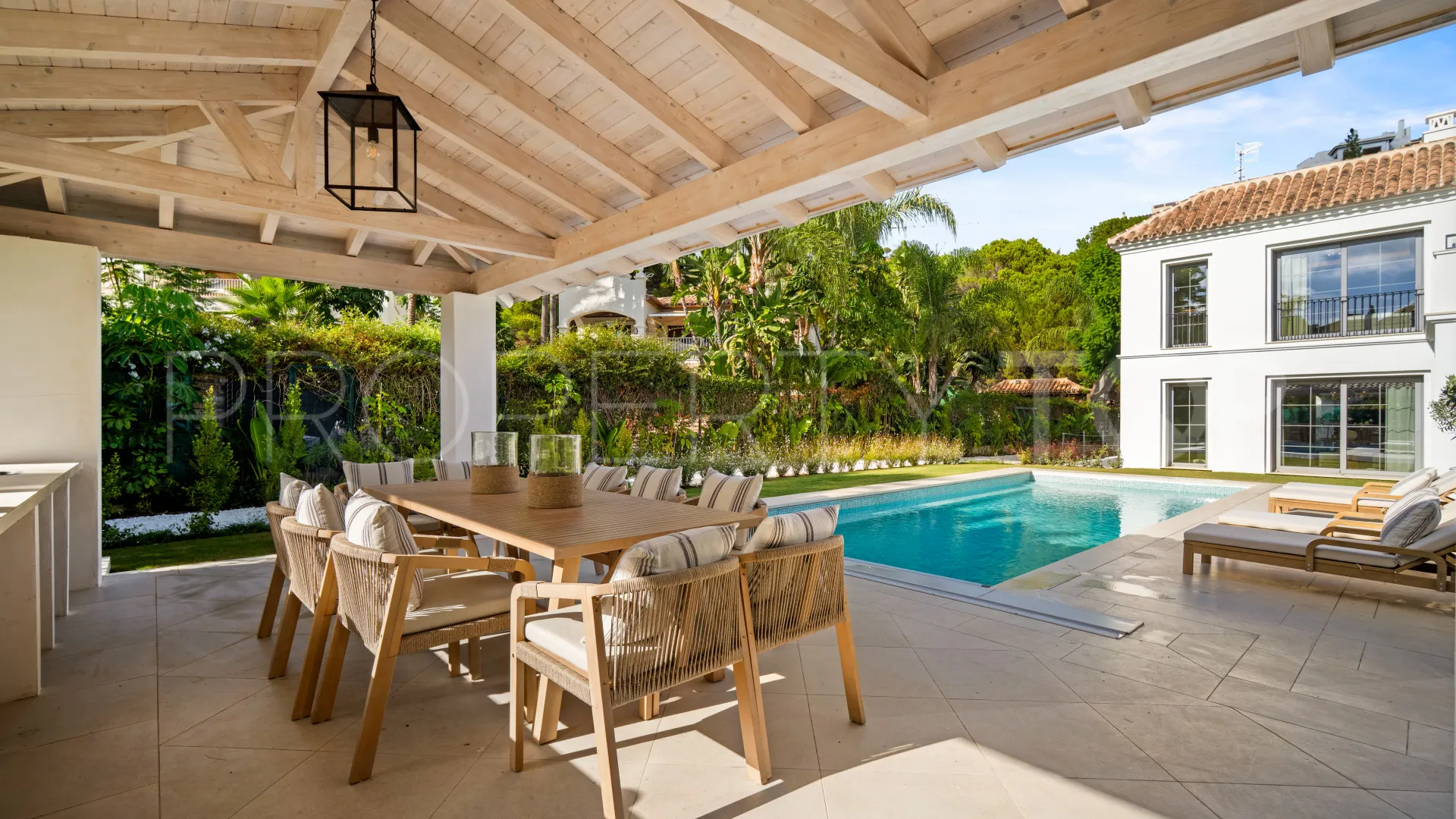 Los Arqueros villa for sale