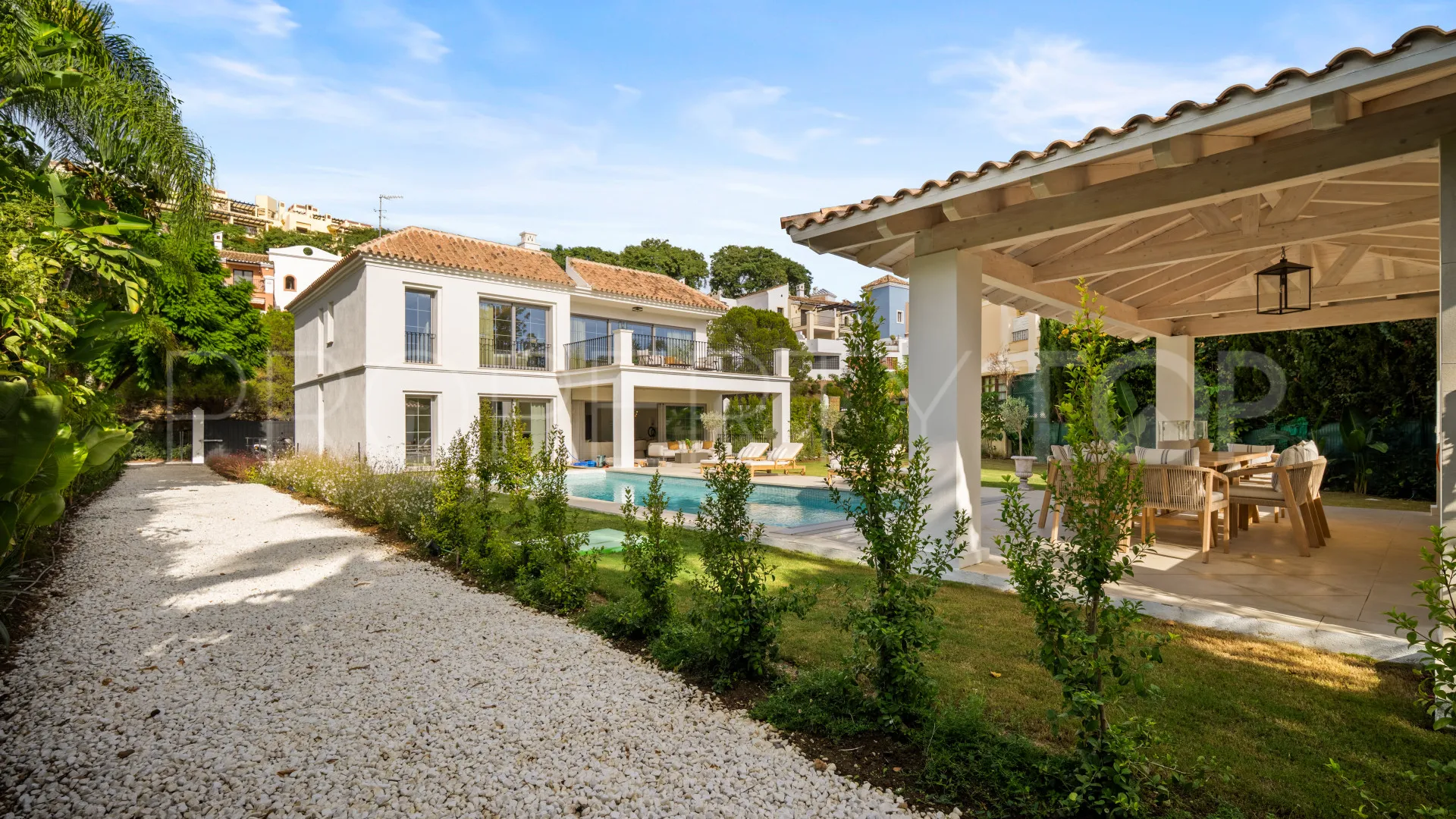 Los Arqueros villa for sale