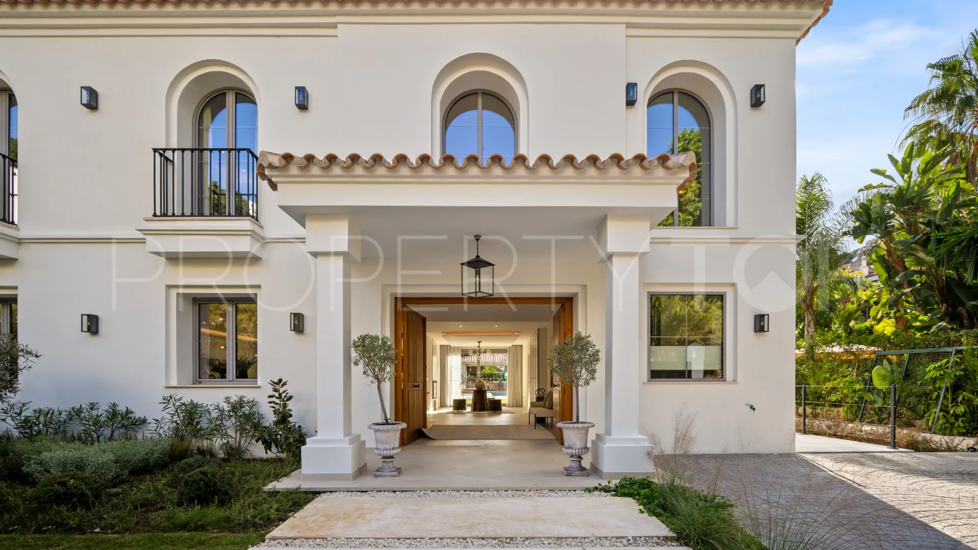 Los Arqueros villa for sale