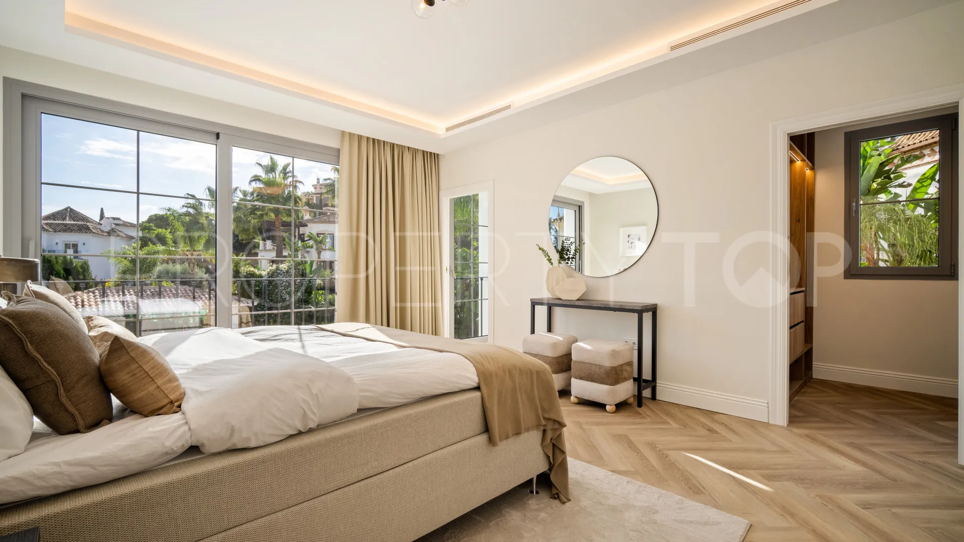 Los Arqueros villa for sale