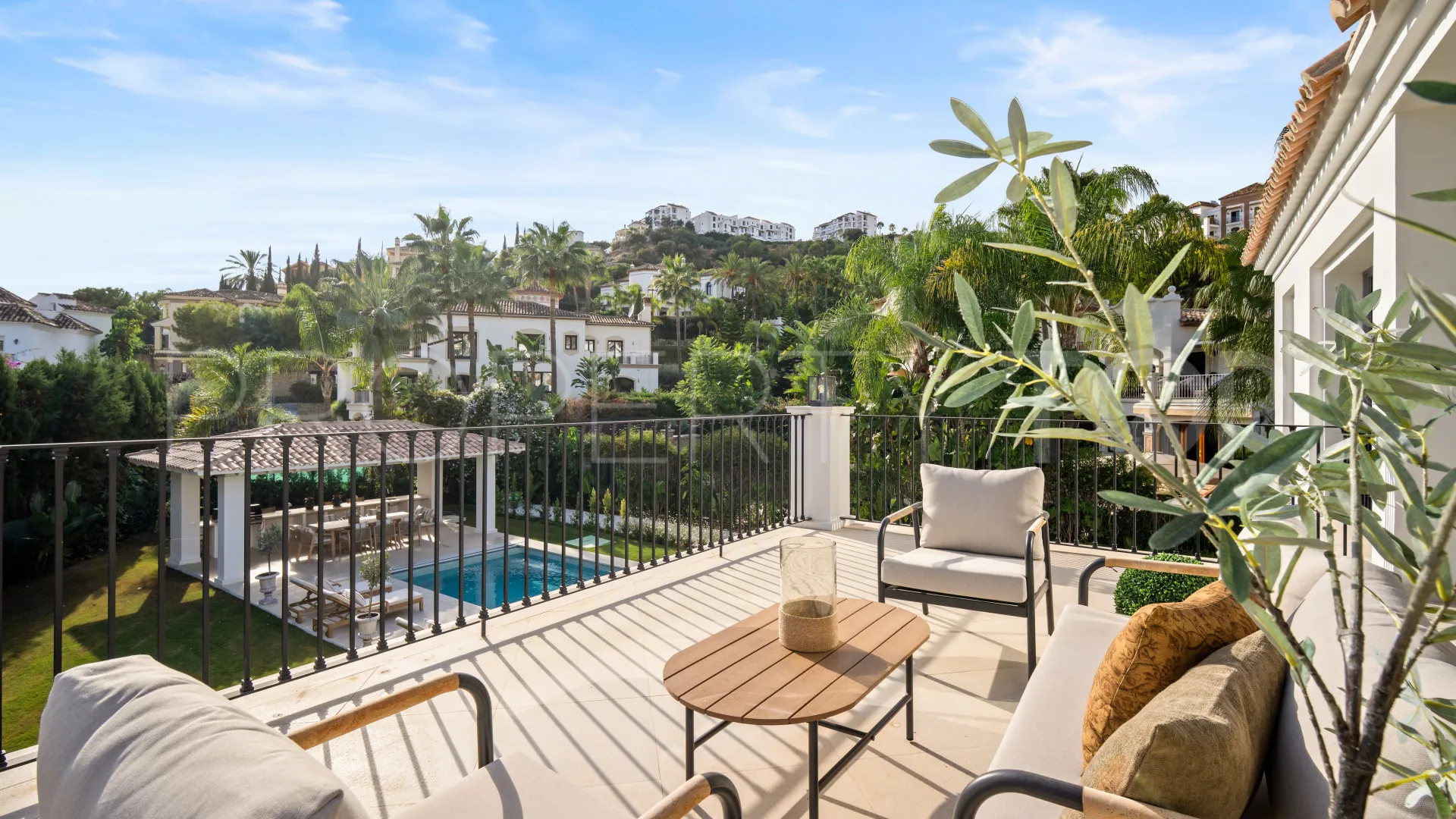 Los Arqueros villa for sale