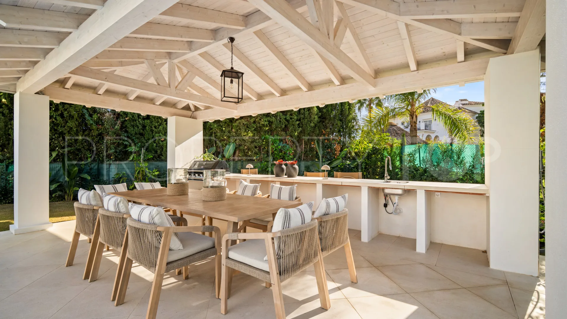 Los Arqueros villa for sale