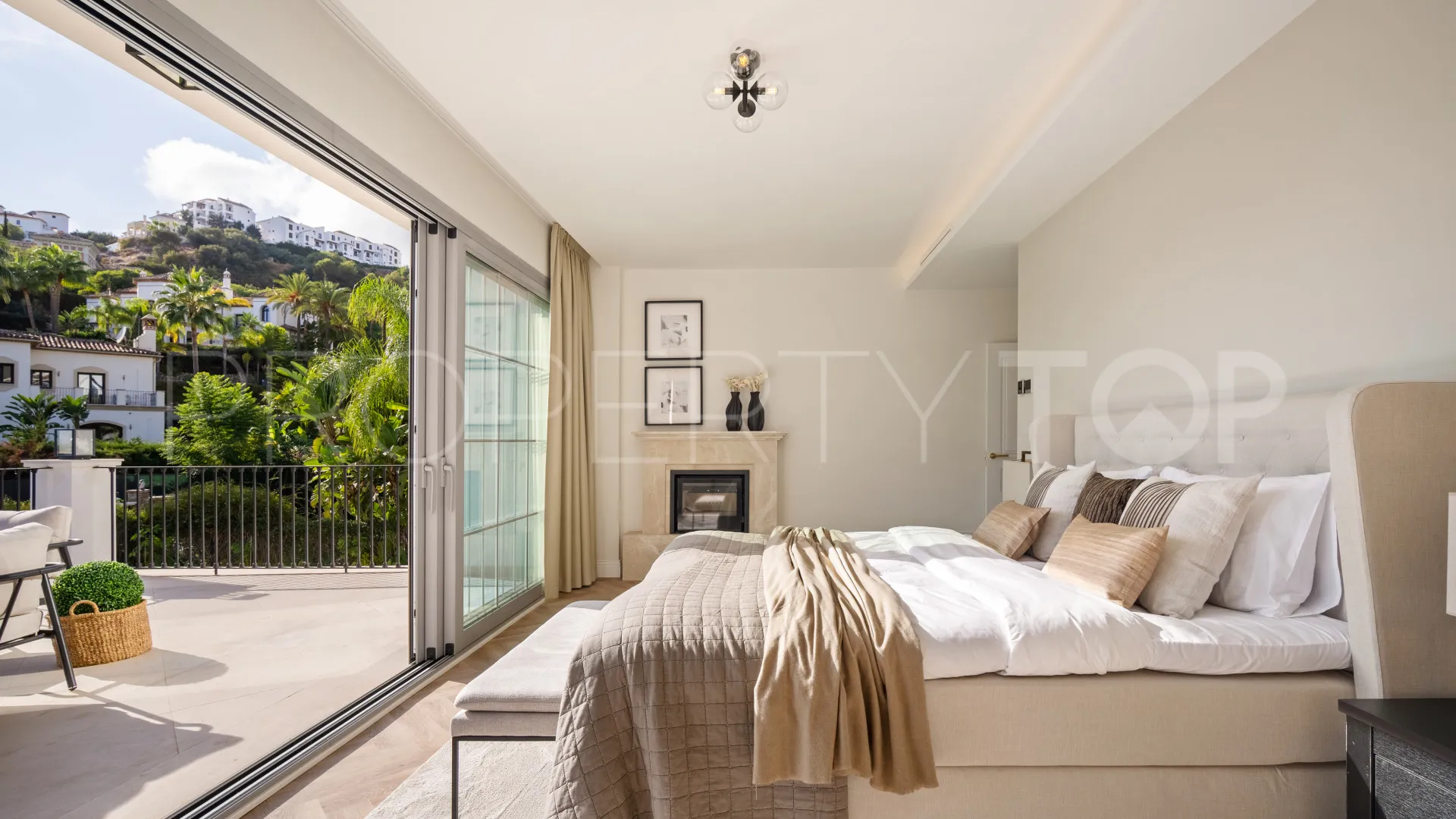 Los Arqueros villa for sale