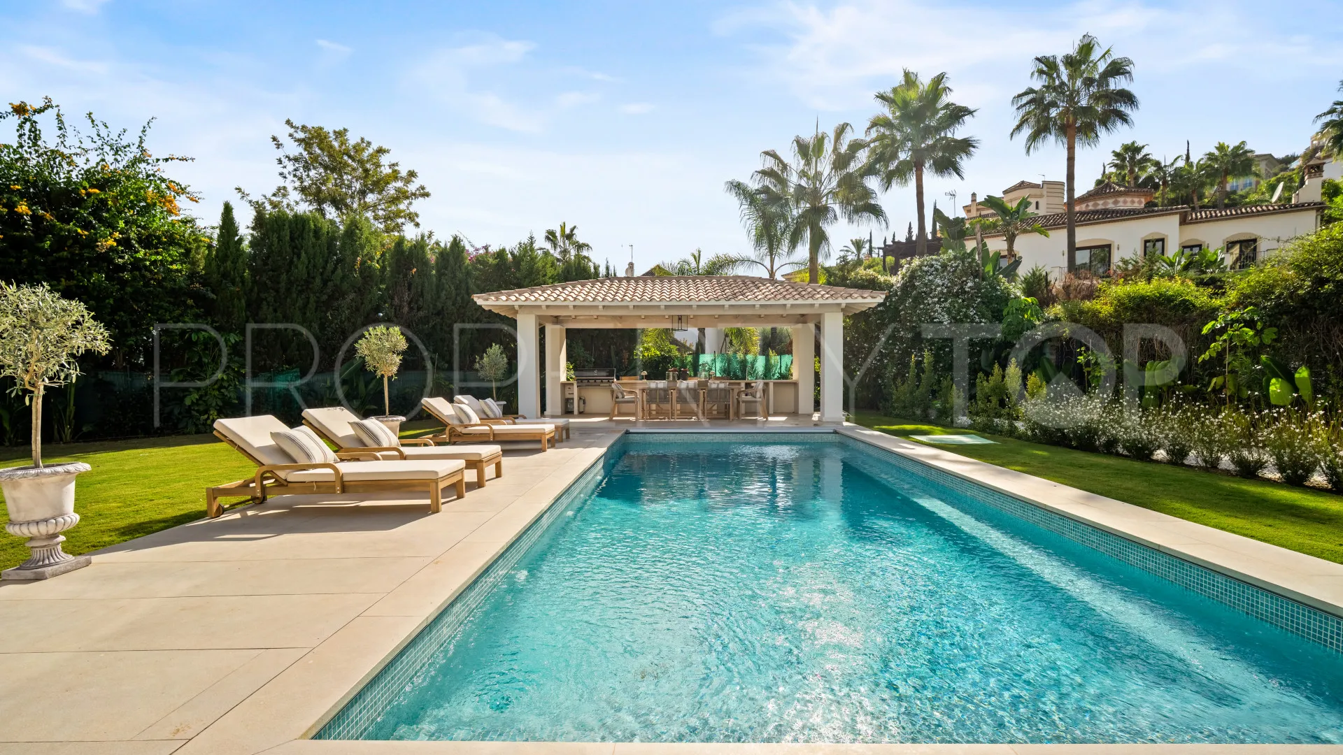 Los Arqueros villa for sale