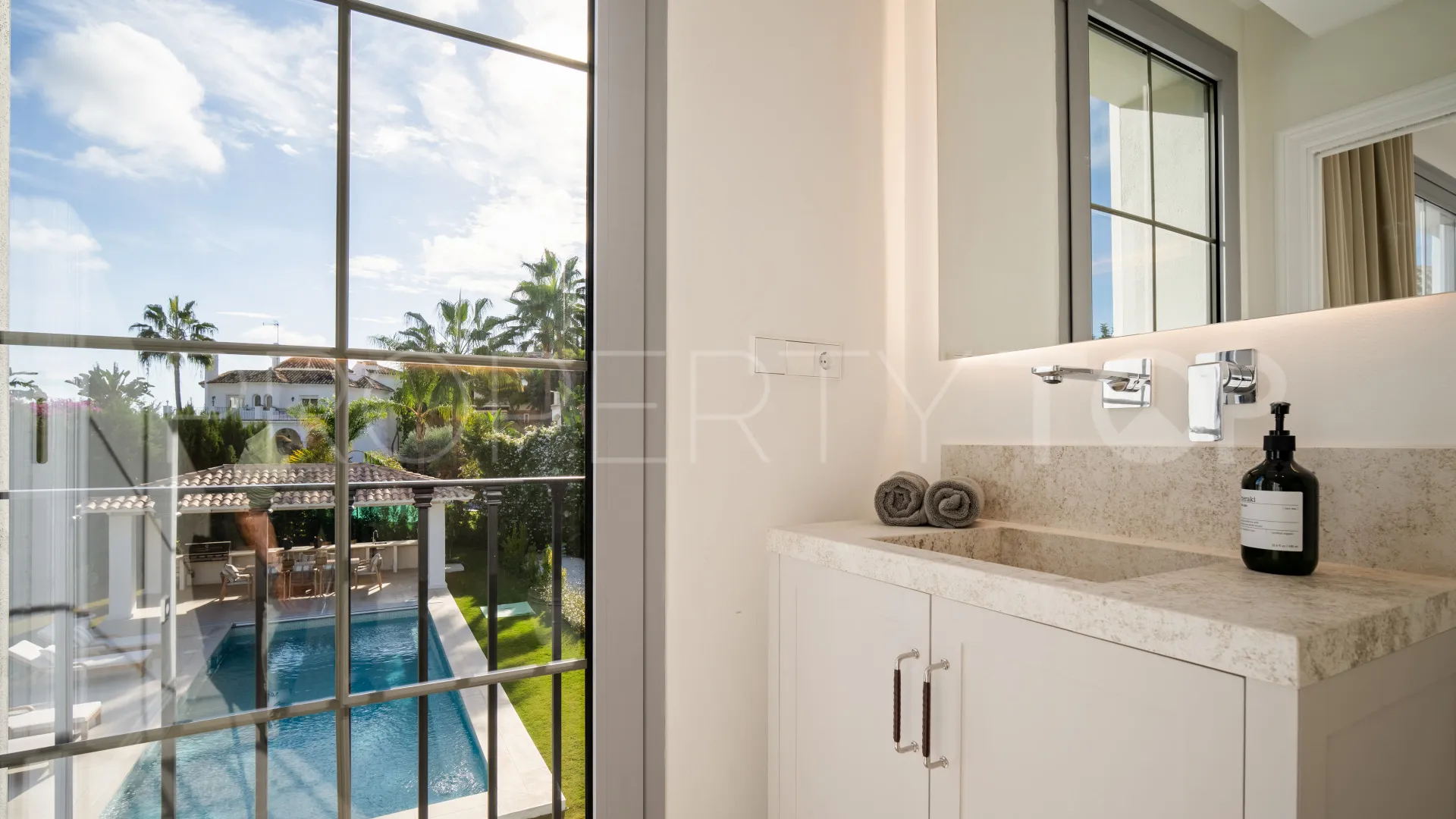 Los Arqueros villa for sale